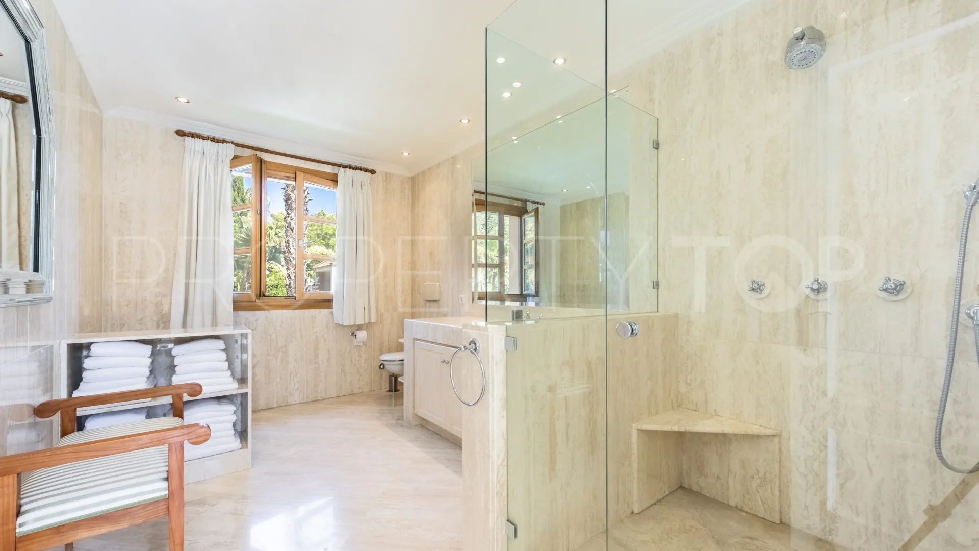 Nueva Andalucia, villa de 4 dormitorios en venta