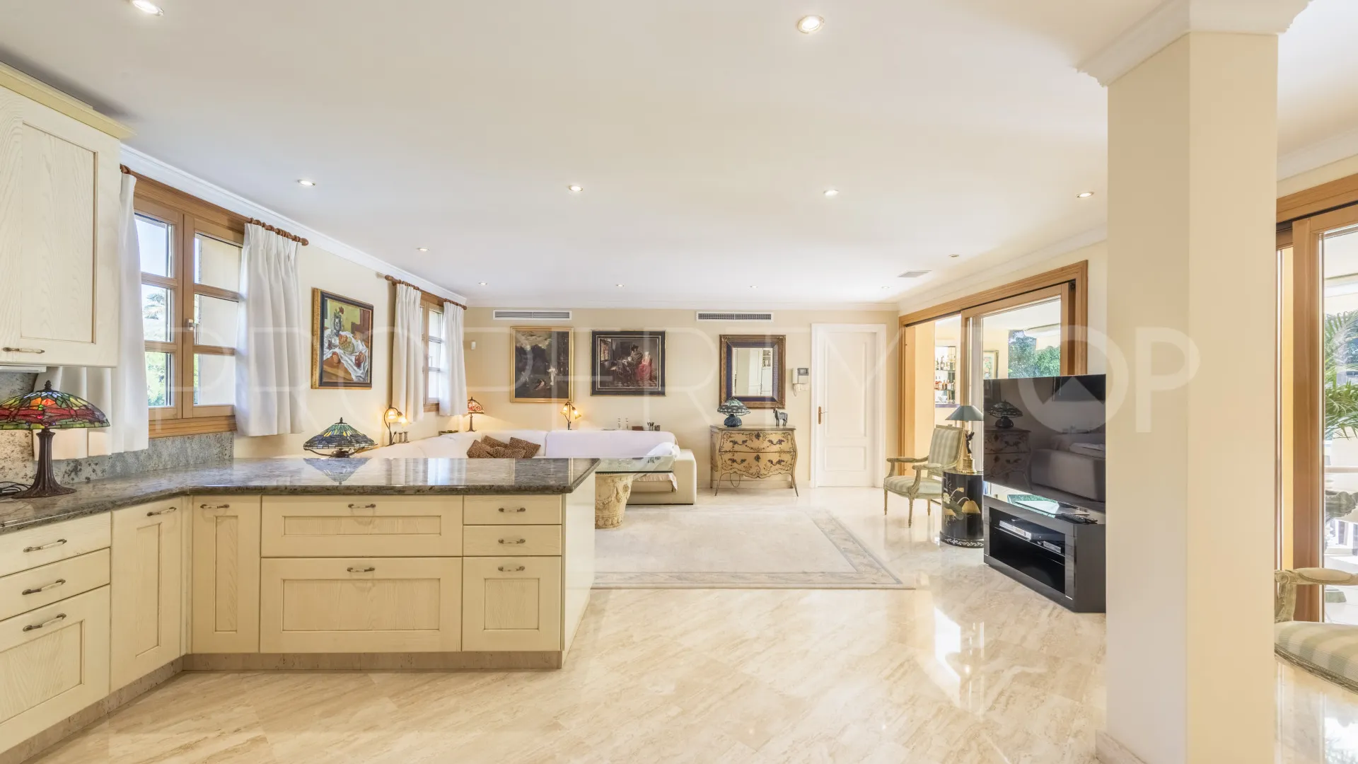 Nueva Andalucia, villa de 4 dormitorios en venta