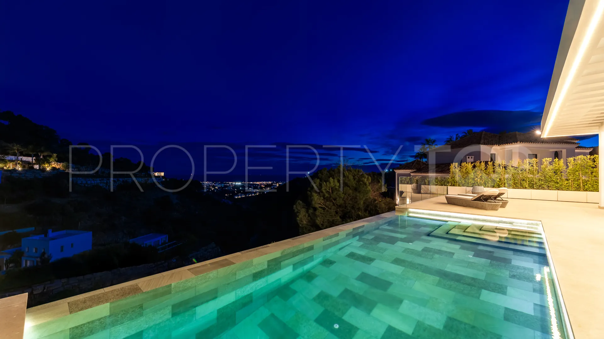 For sale villa in El Madroñal with 6 bedrooms