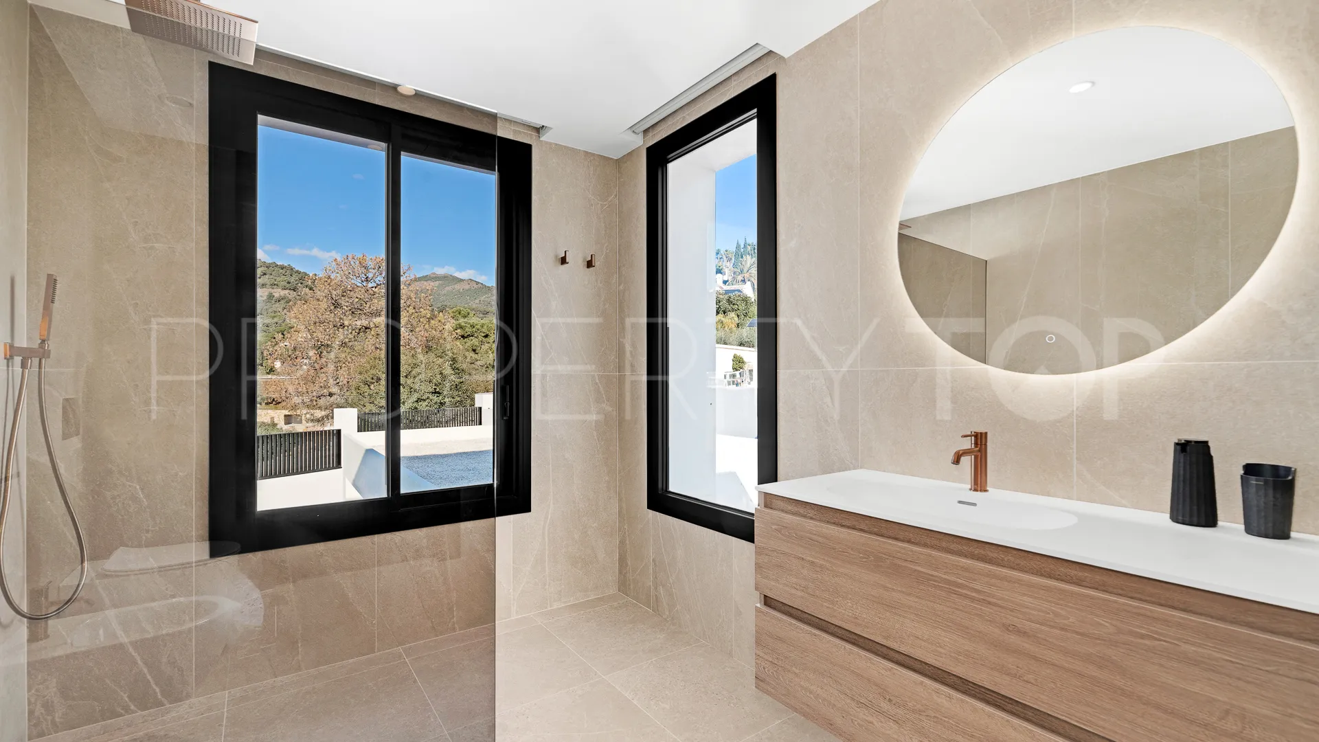 For sale villa in El Madroñal with 6 bedrooms