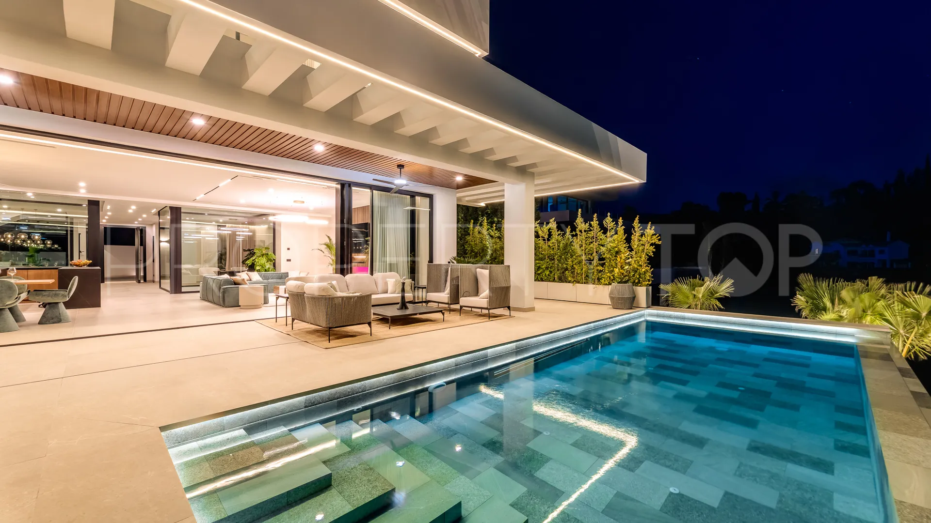 For sale villa in El Madroñal with 6 bedrooms