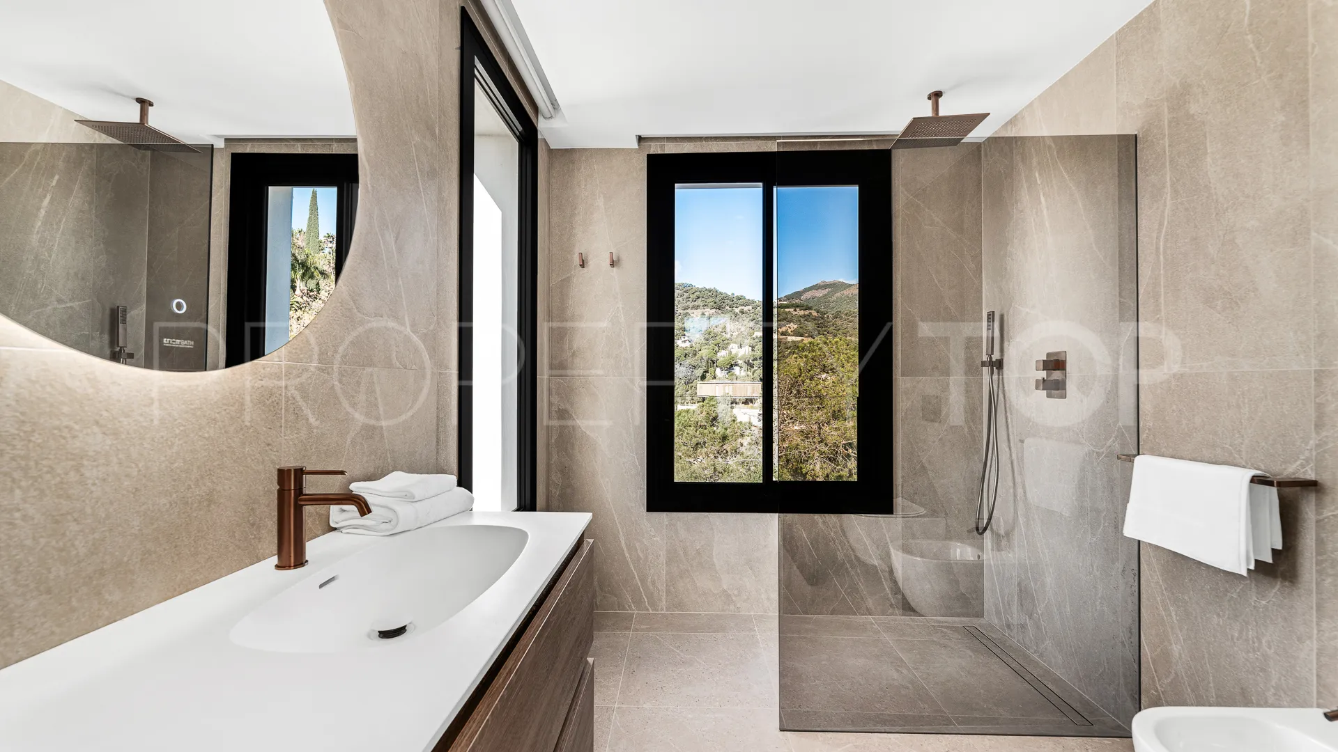 For sale villa in El Madroñal with 6 bedrooms