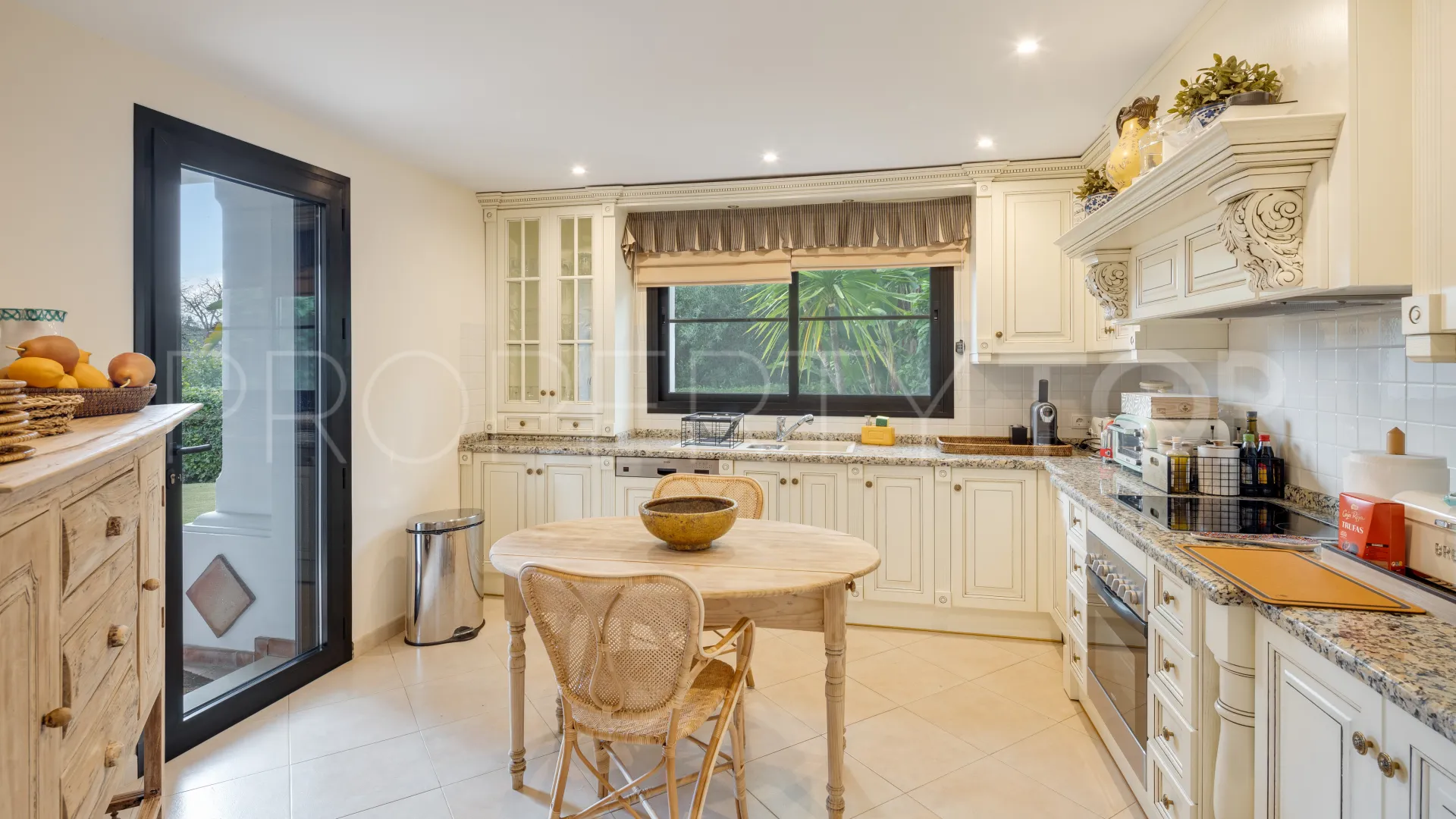 Villa de 4 dormitorios a la venta en La Quinta