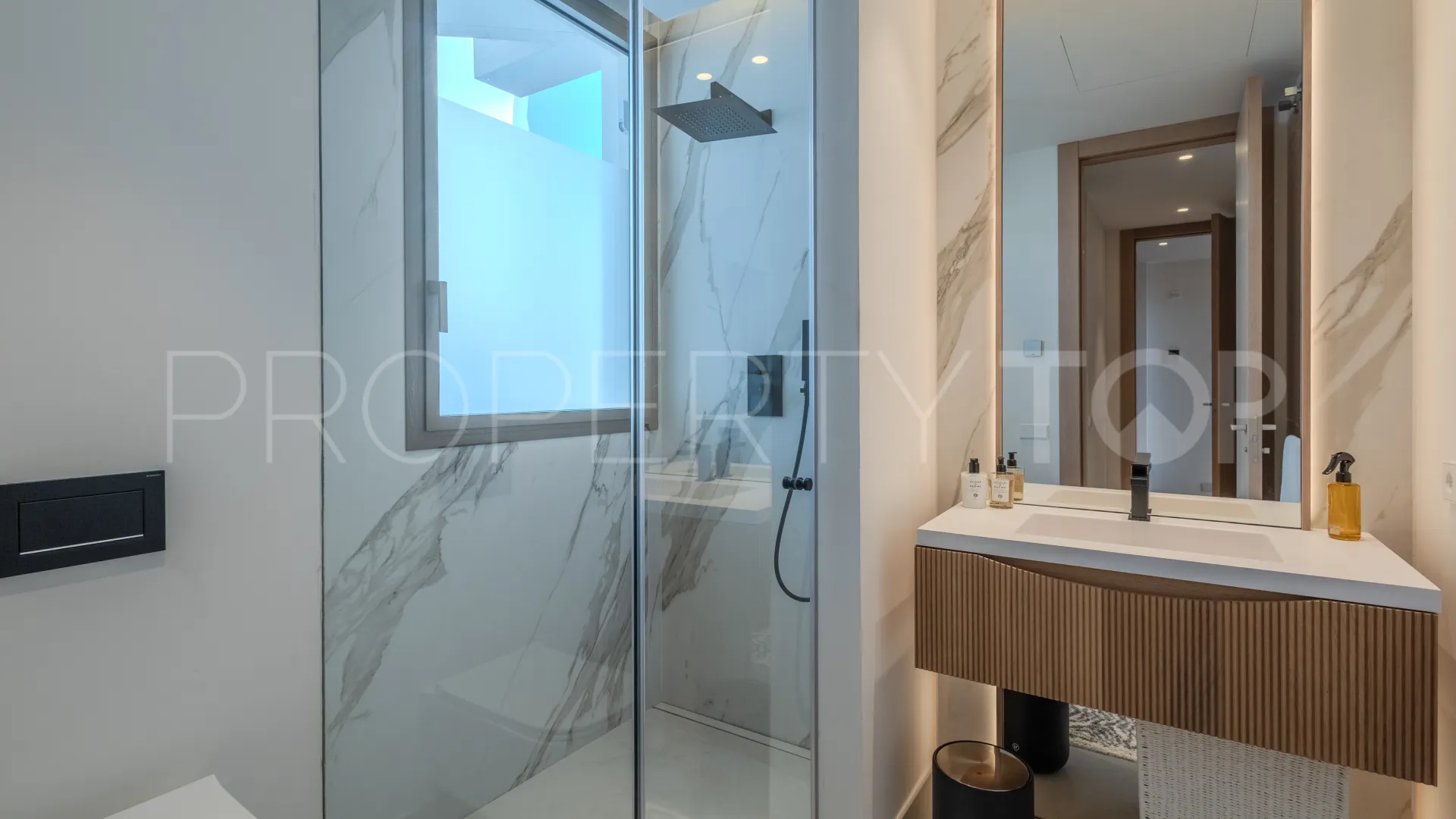 Semi detached villa with 4 bedrooms for sale in Nueva Andalucia