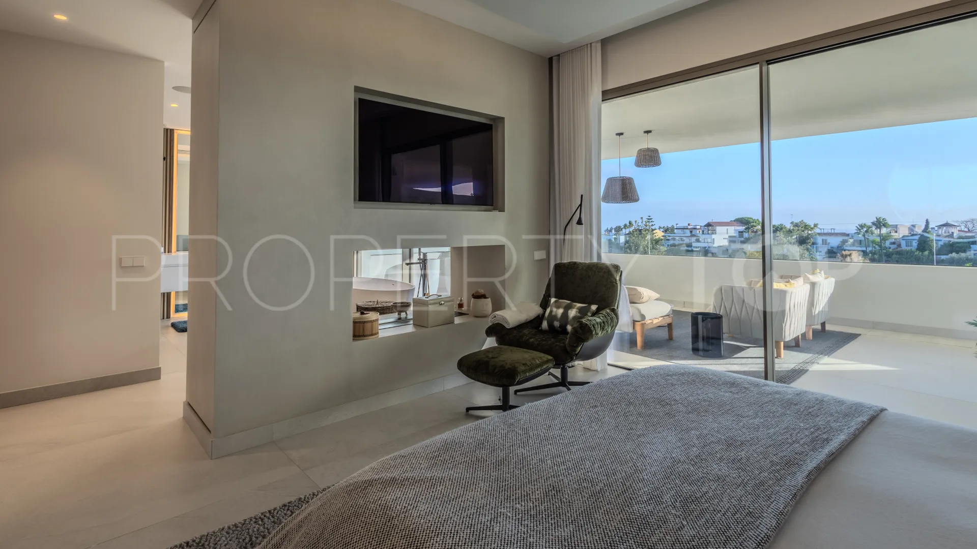 Semi detached villa with 4 bedrooms for sale in Nueva Andalucia
