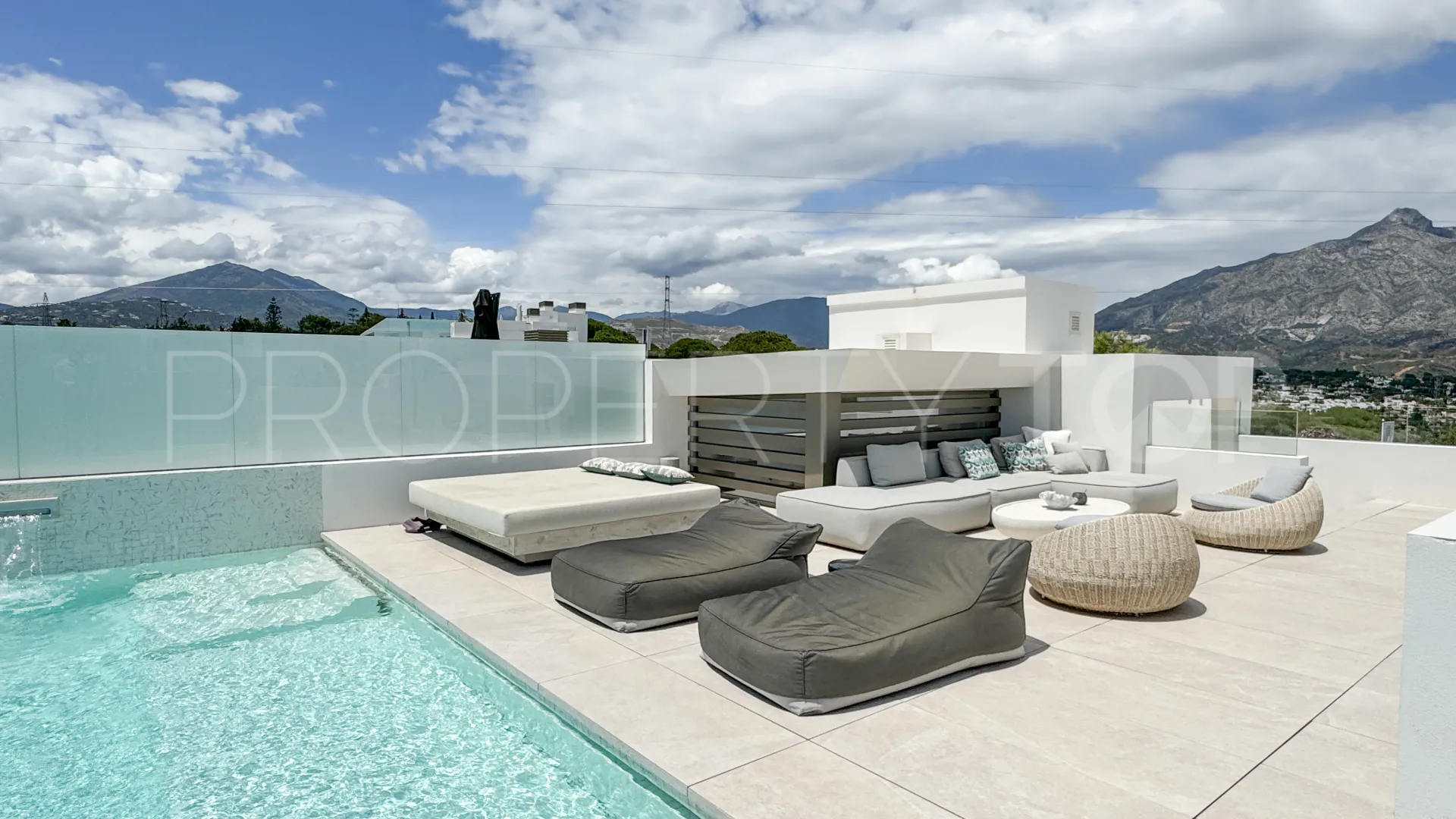 Semi detached villa with 4 bedrooms for sale in Nueva Andalucia