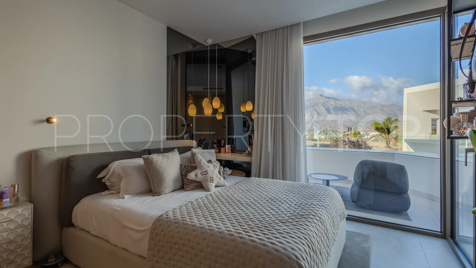 Semi detached villa with 4 bedrooms for sale in Nueva Andalucia