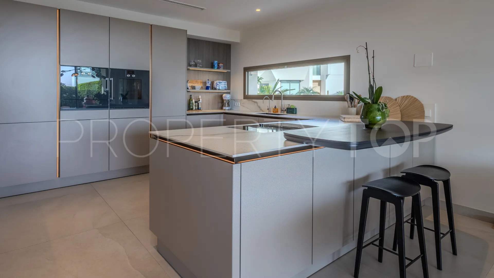 Semi detached villa with 4 bedrooms for sale in Nueva Andalucia