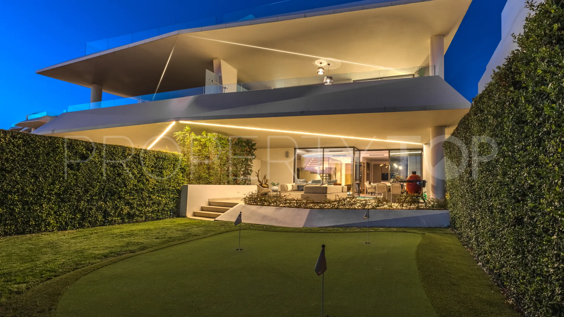 Semi detached villa with 4 bedrooms for sale in Nueva Andalucia