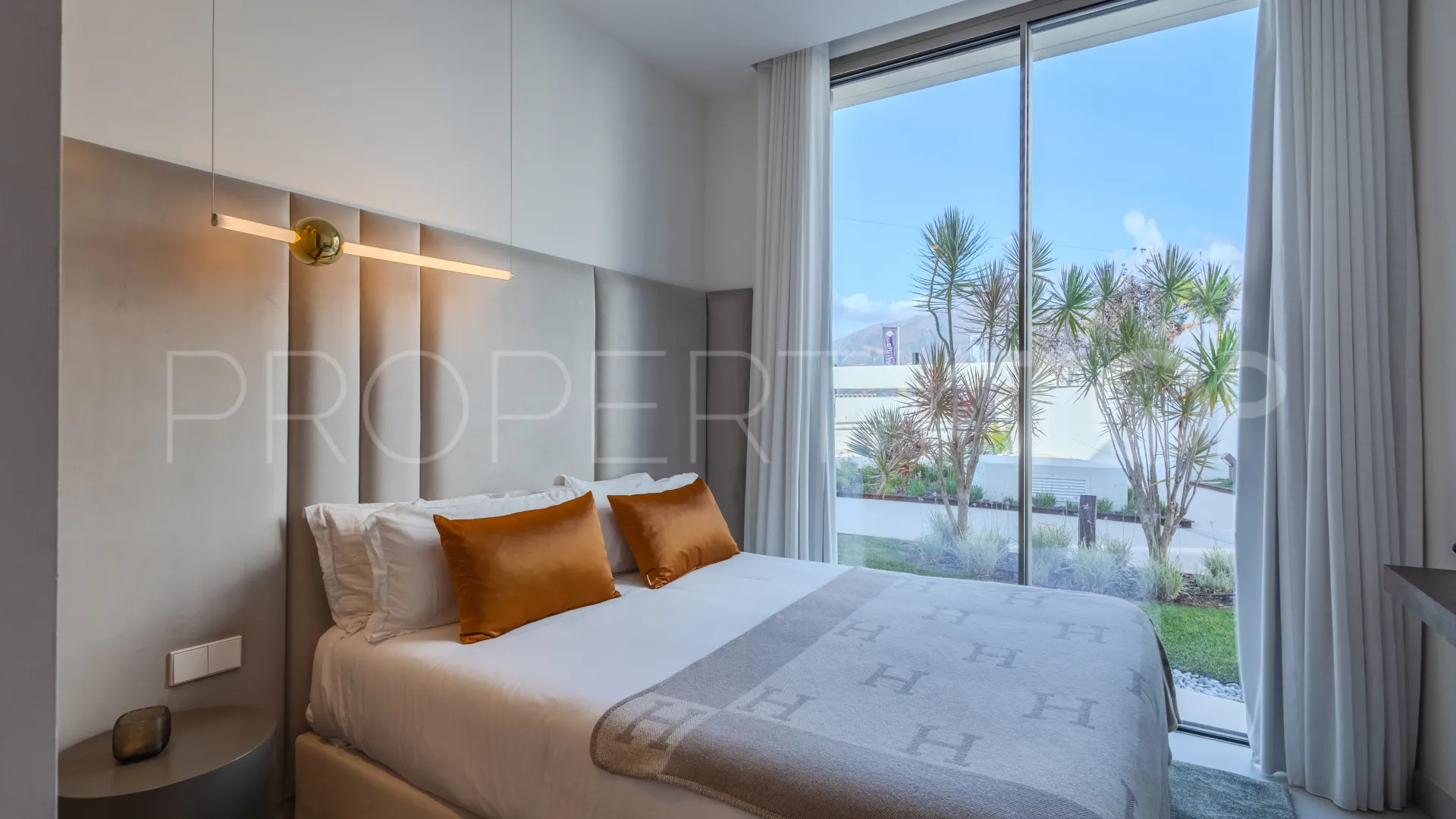 Semi detached villa with 4 bedrooms for sale in Nueva Andalucia