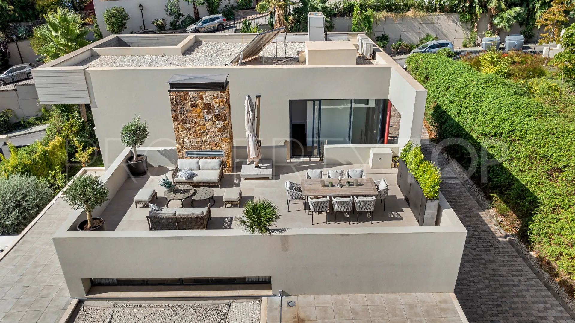 For sale villa with 5 bedrooms in Nueva Andalucia