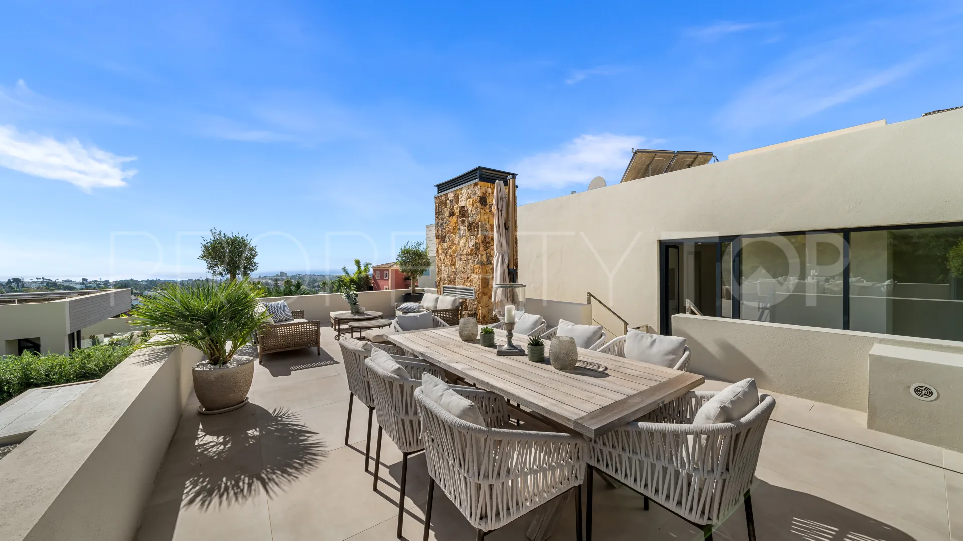 For sale villa with 5 bedrooms in Nueva Andalucia