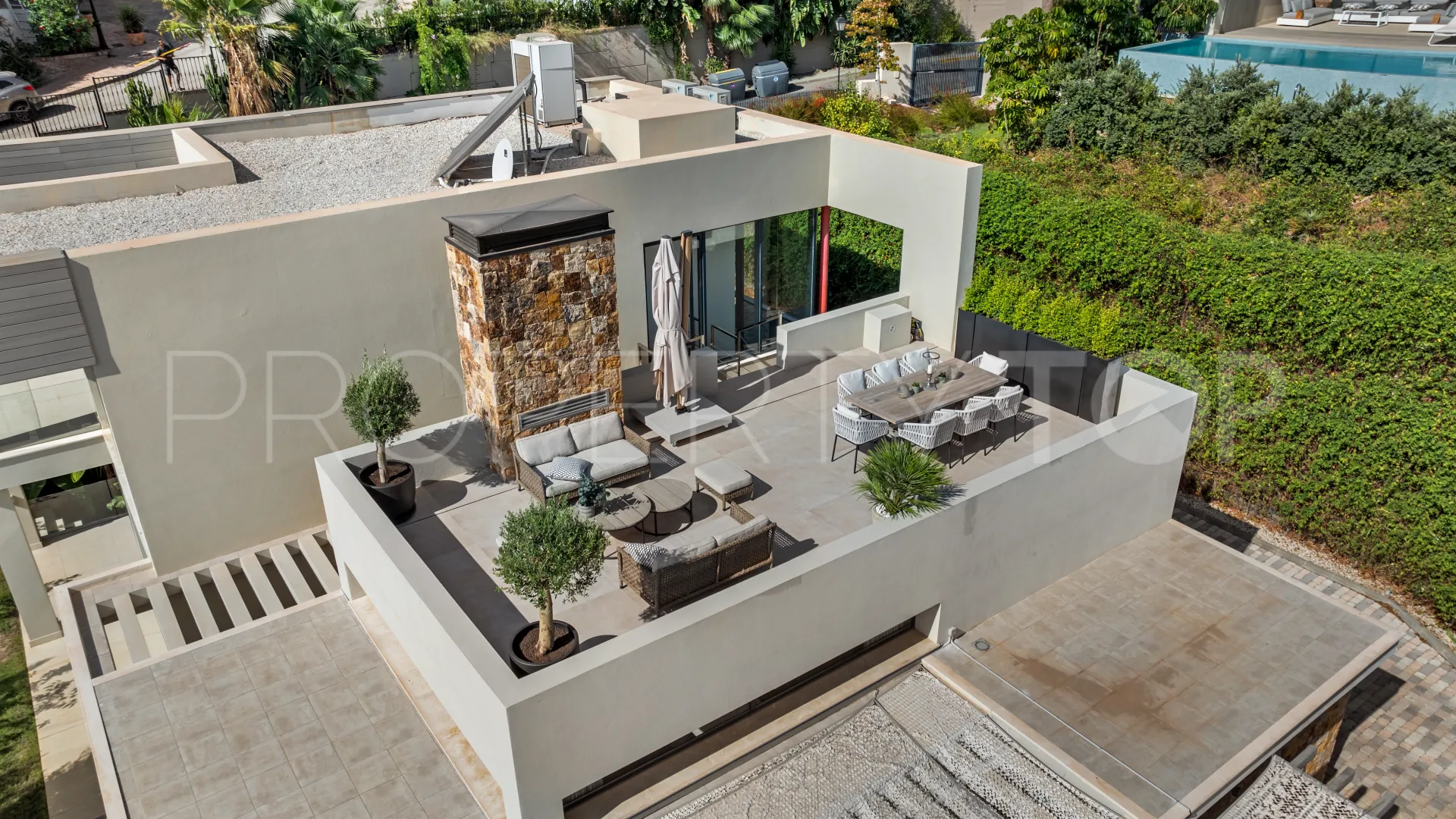 For sale villa with 5 bedrooms in Nueva Andalucia