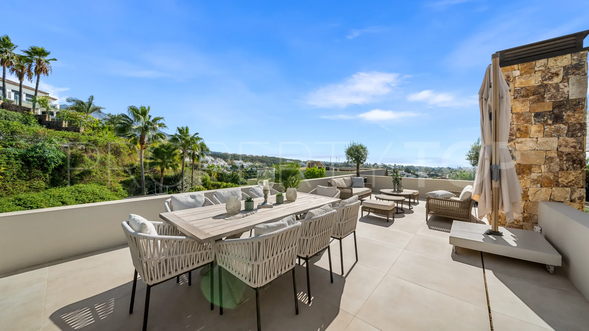 For sale villa with 5 bedrooms in Nueva Andalucia