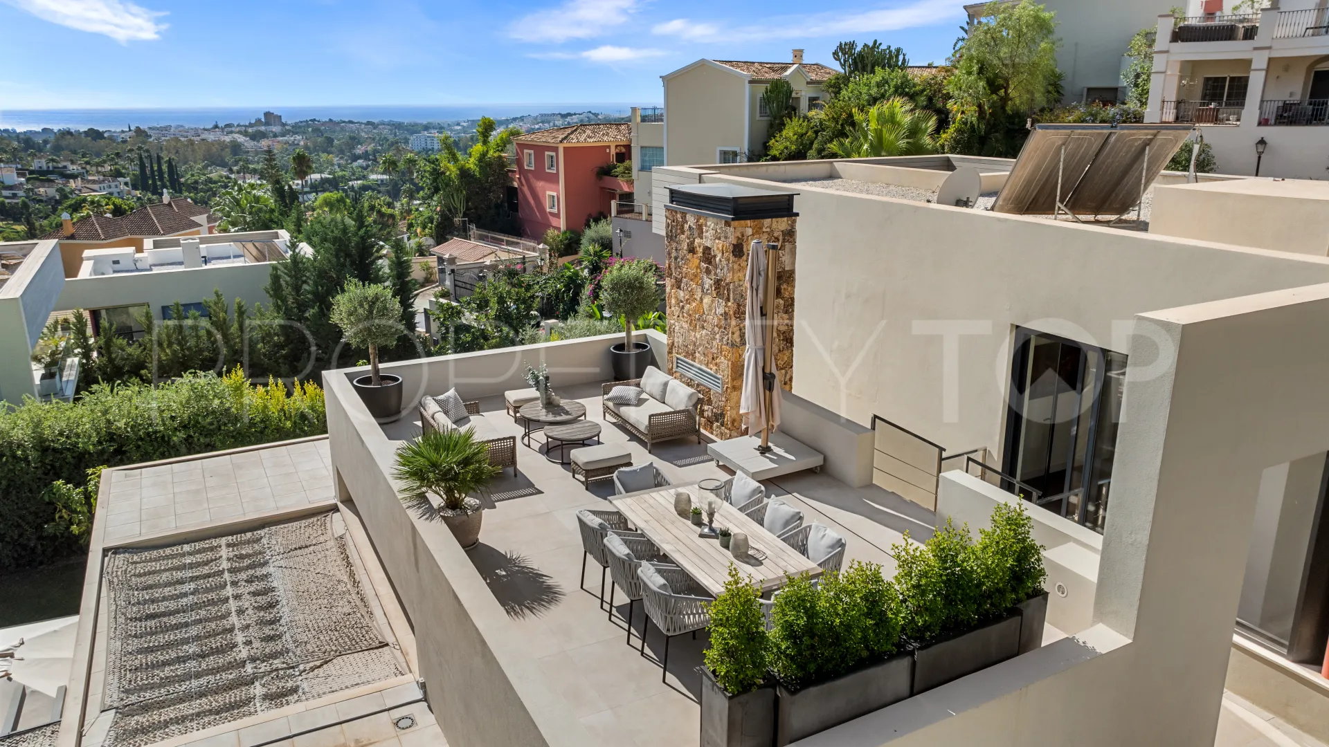 For sale villa with 5 bedrooms in Nueva Andalucia