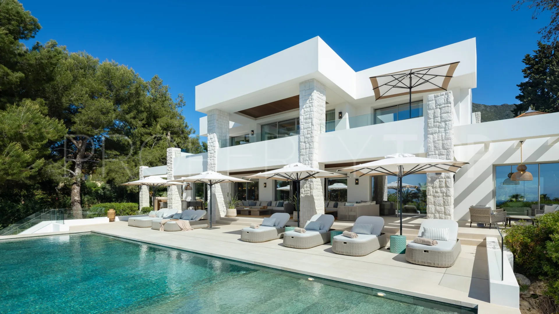 Villa for sale in Altos Reales