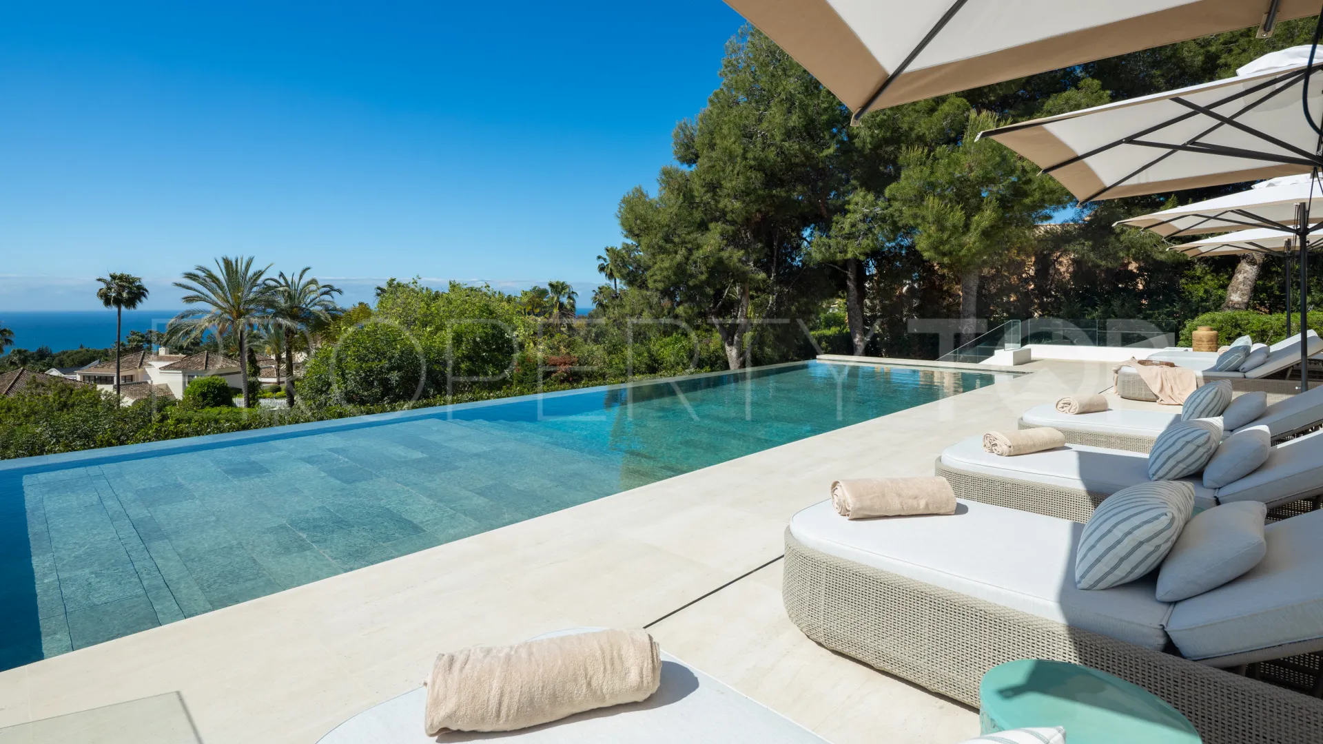 Villa for sale in Altos Reales