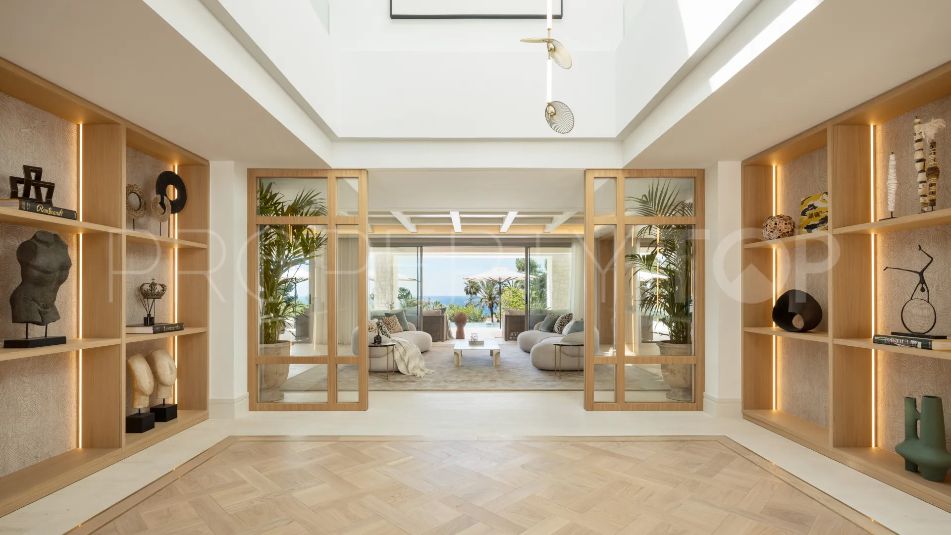 Villa for sale in Altos Reales