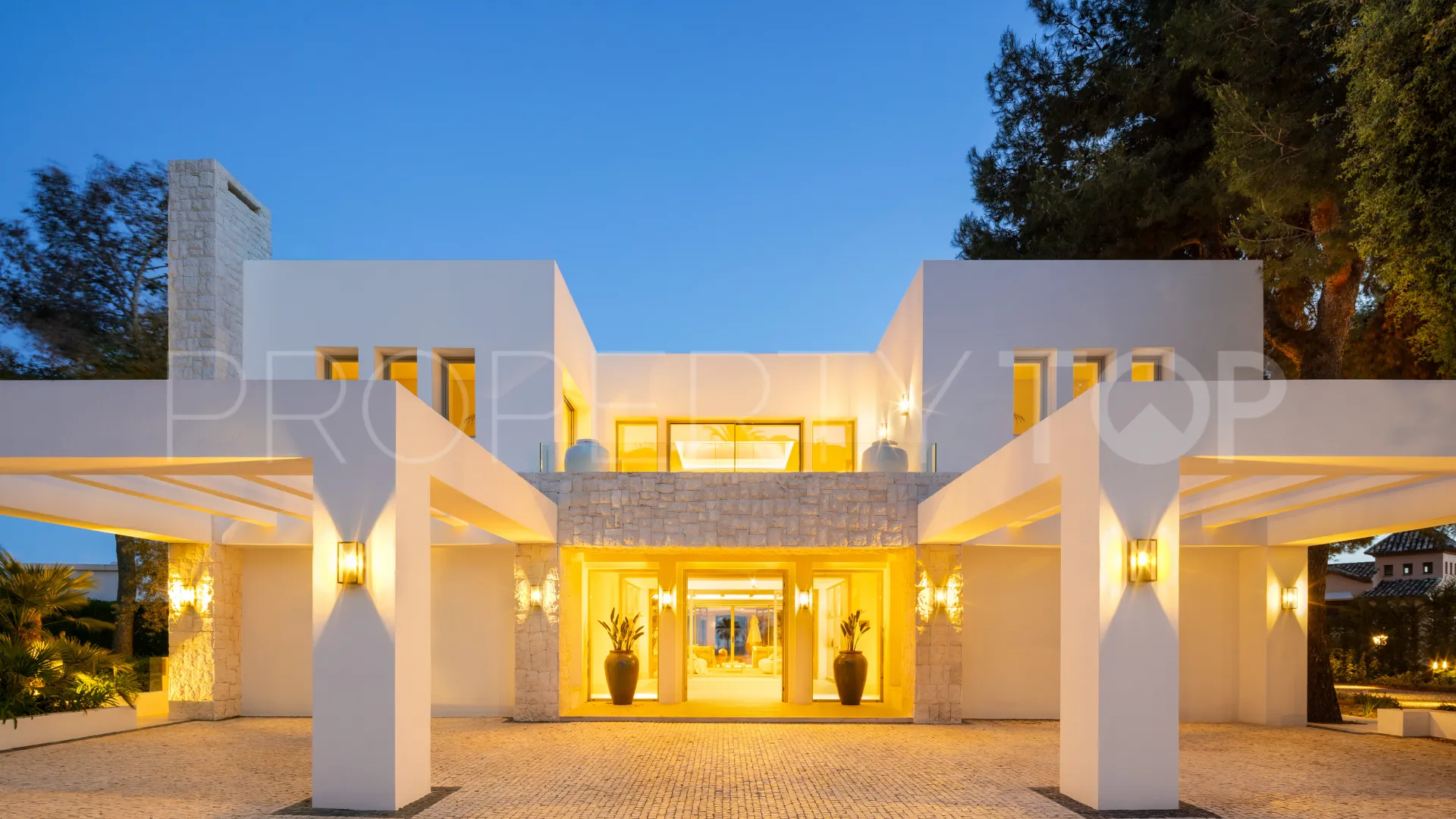 Villa for sale in Altos Reales