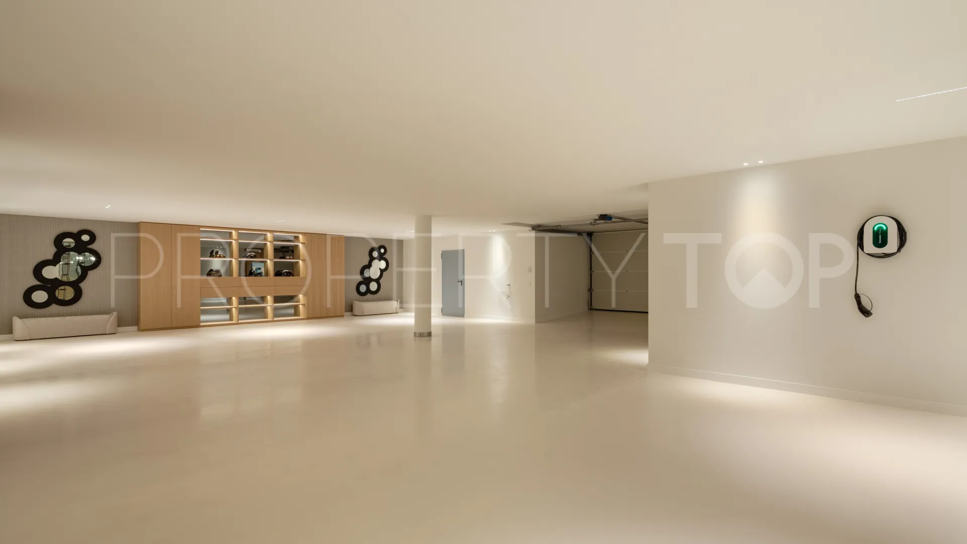 Villa for sale in Altos Reales