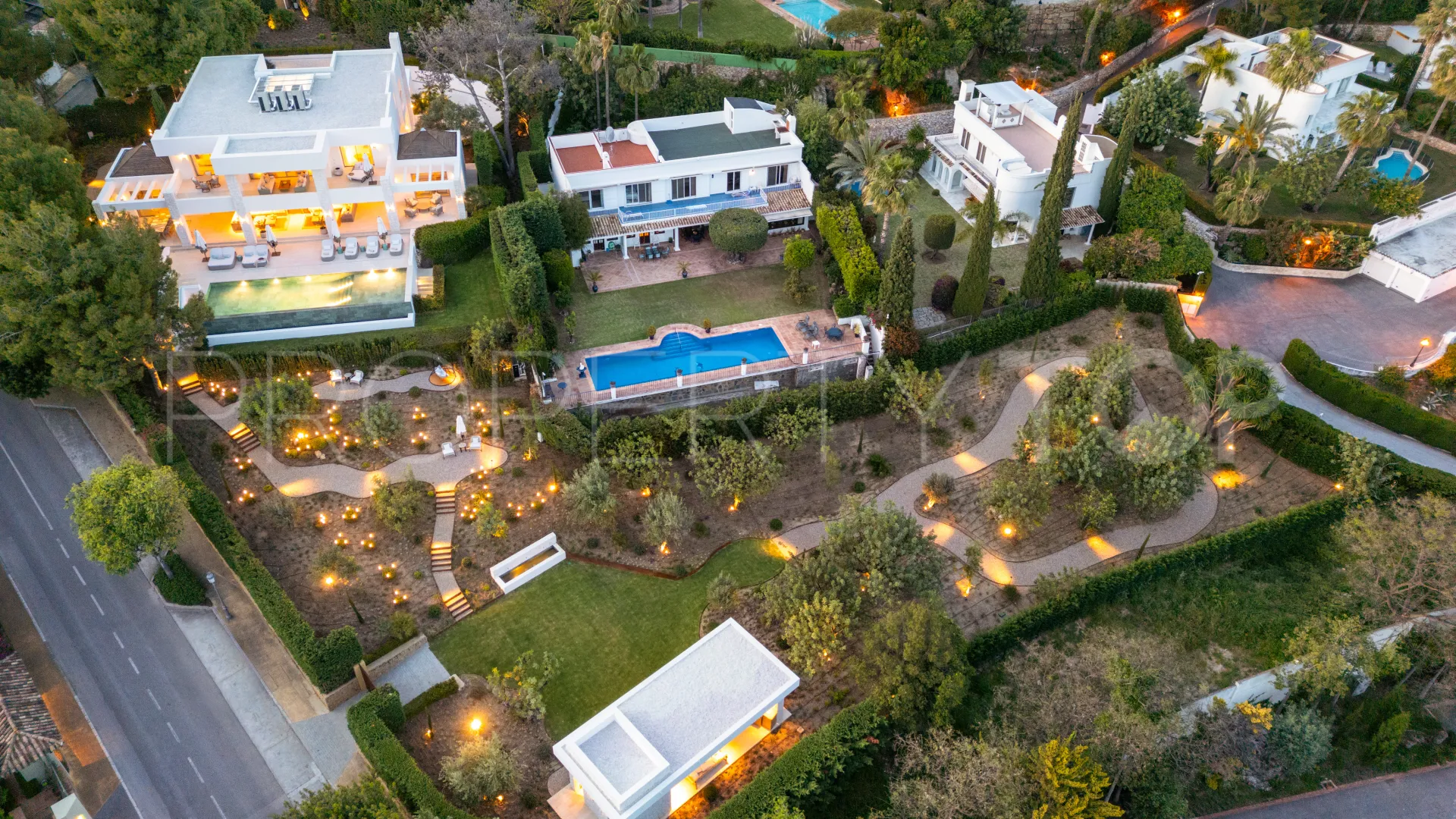 Villa for sale in Altos Reales