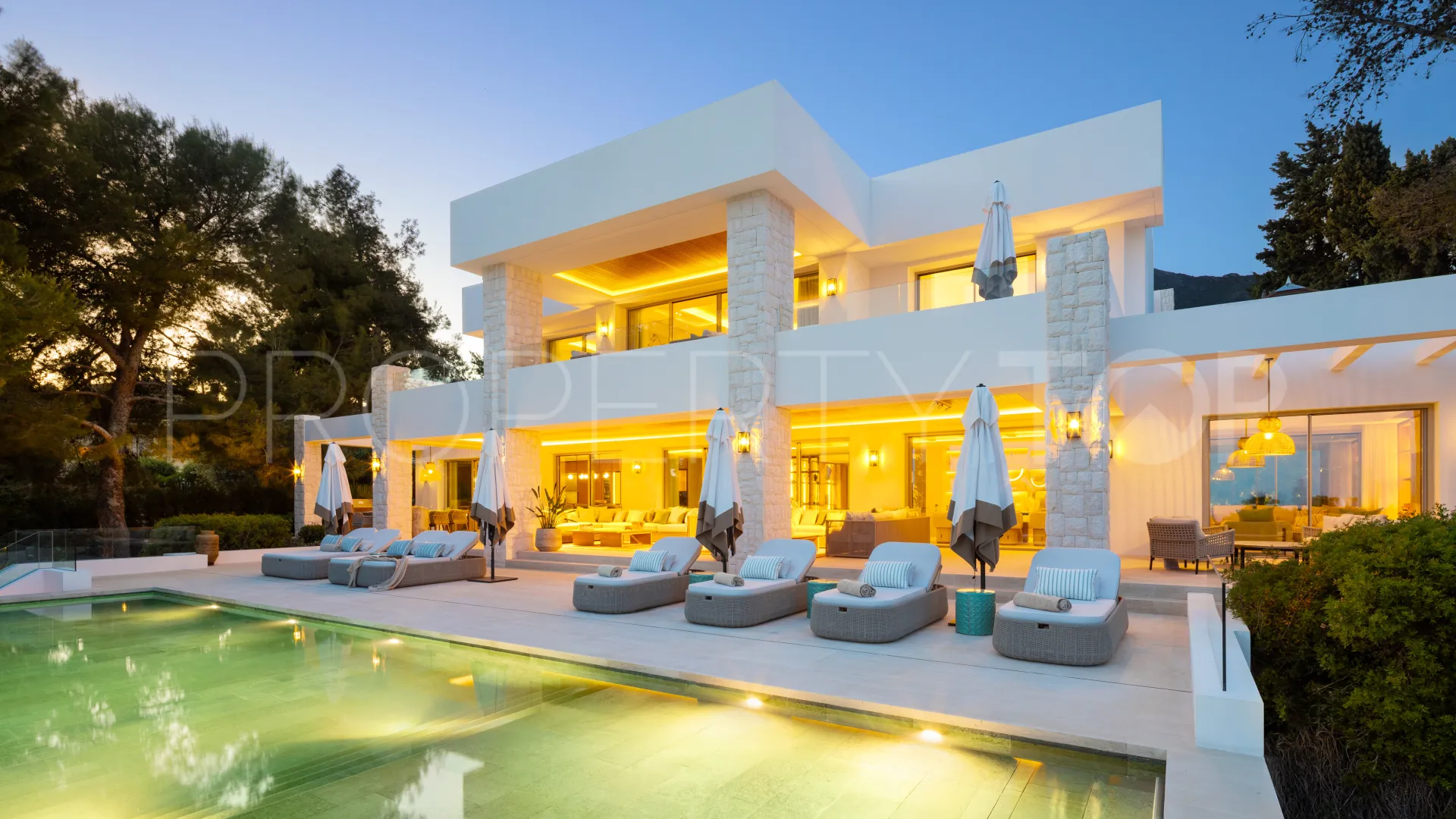 Villa for sale in Altos Reales