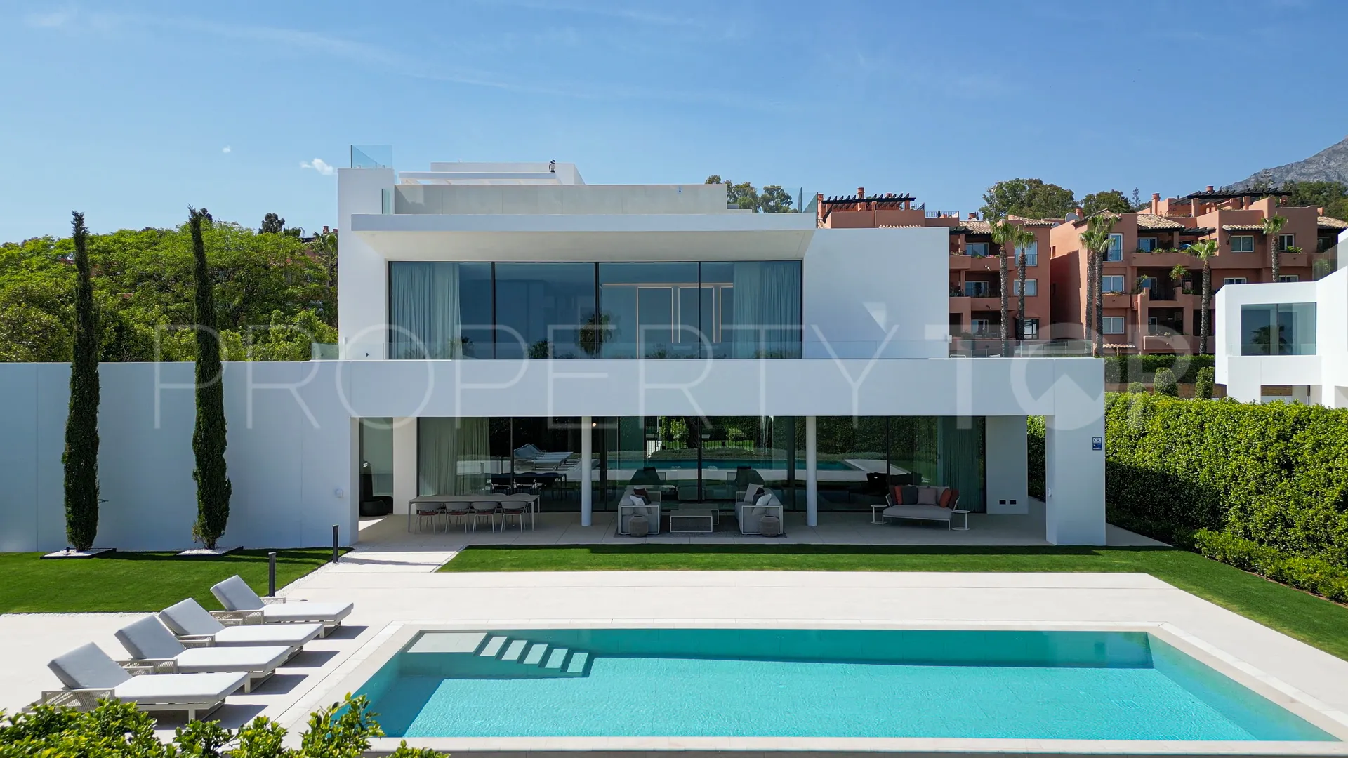 For sale Marbella Golden Mile villa with 5 bedrooms