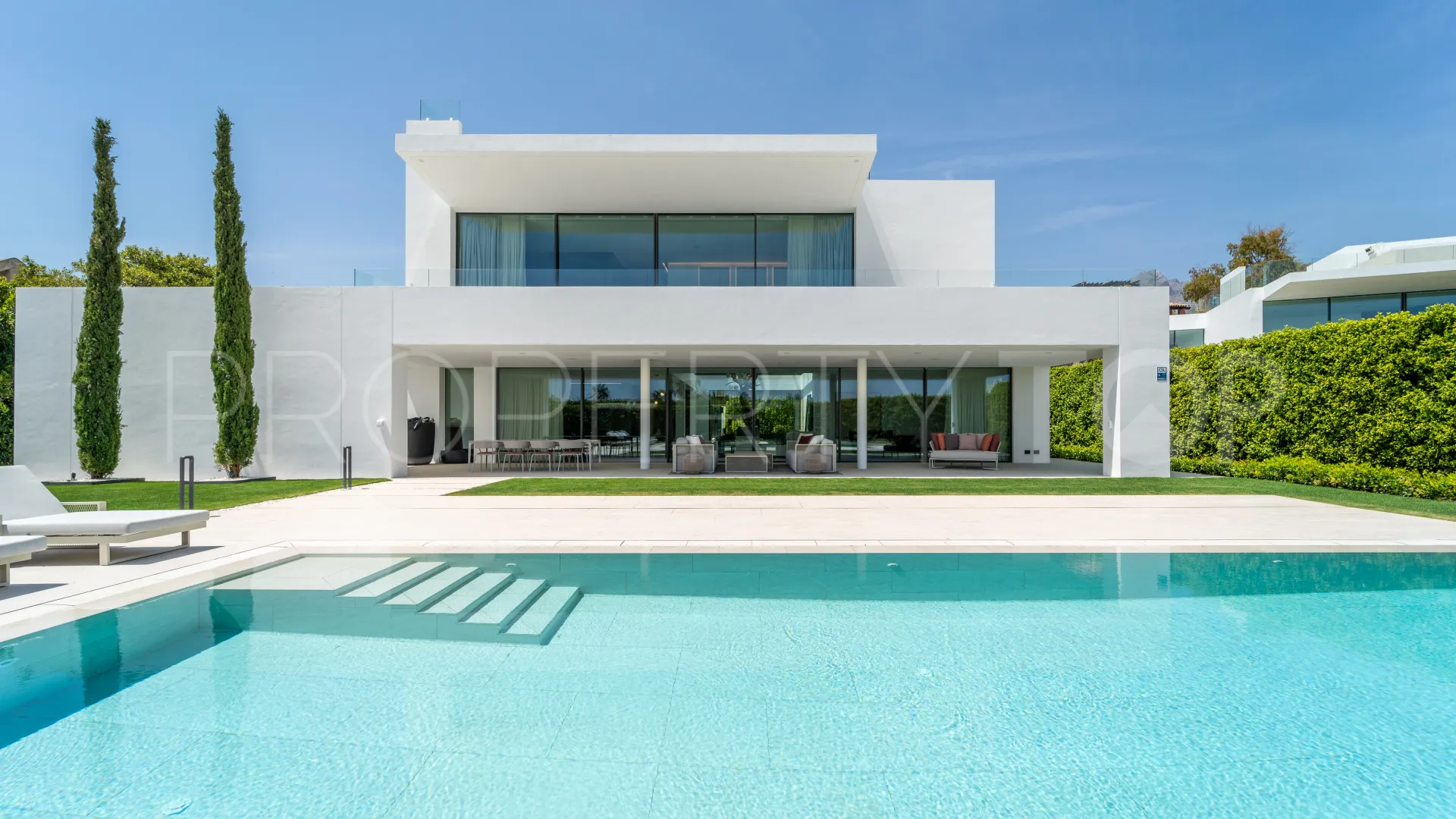 For sale Marbella Golden Mile villa with 5 bedrooms