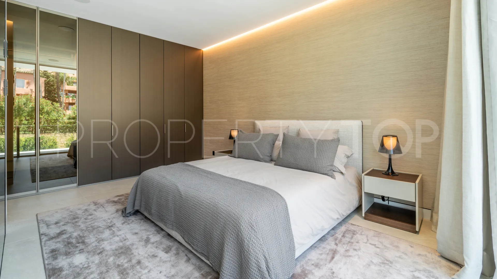 For sale Marbella Golden Mile villa with 5 bedrooms