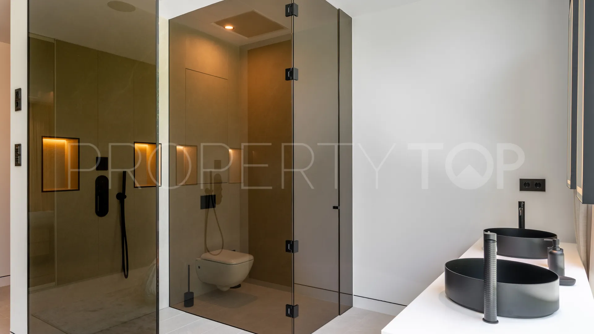 For sale Marbella Golden Mile villa with 5 bedrooms