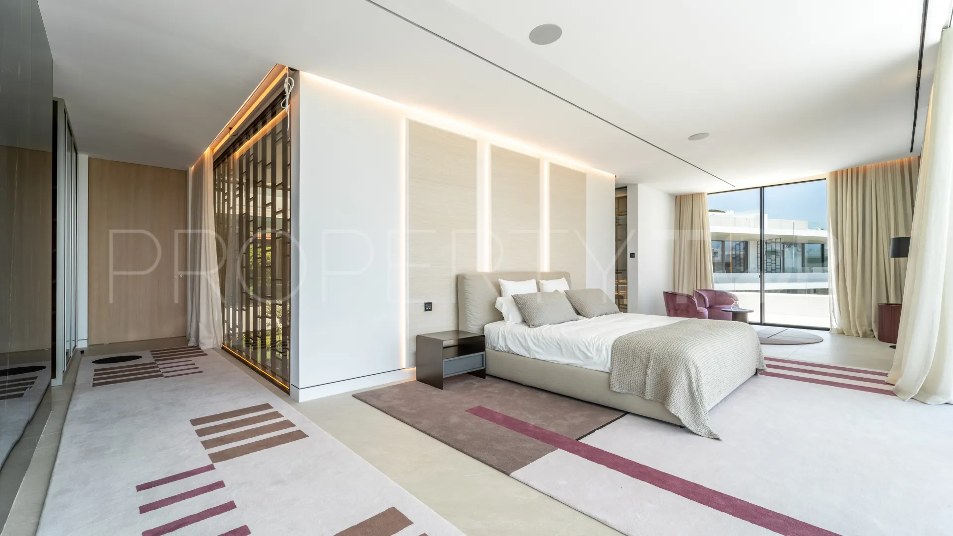 For sale Marbella Golden Mile villa with 5 bedrooms