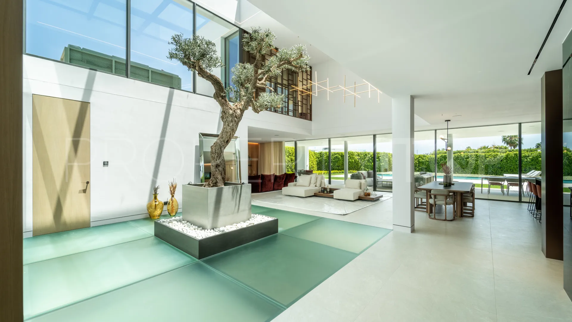For sale Marbella Golden Mile villa with 5 bedrooms
