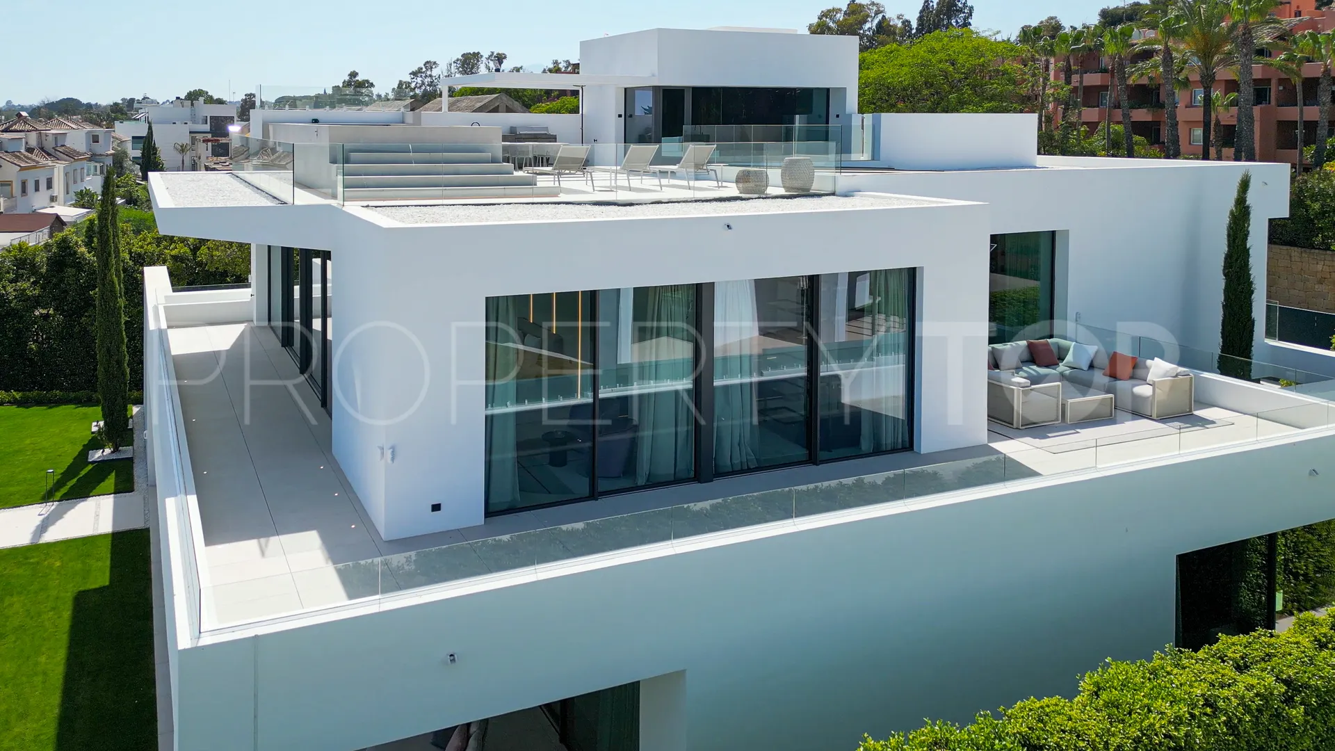 For sale Marbella Golden Mile villa with 5 bedrooms