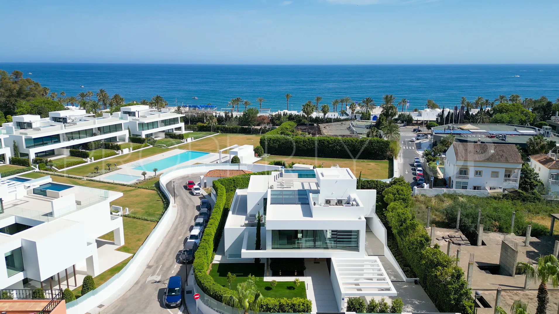 For sale Marbella Golden Mile villa with 5 bedrooms