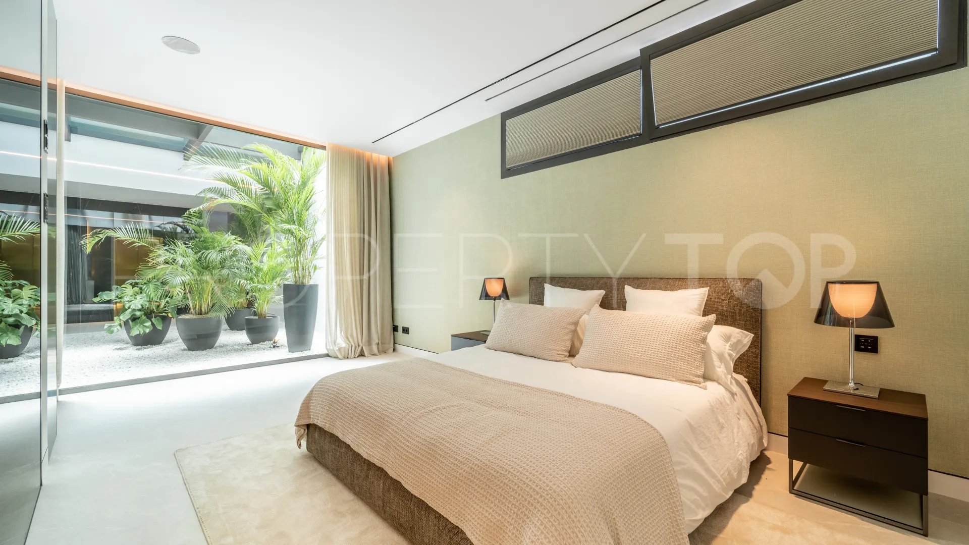 For sale Marbella Golden Mile villa with 5 bedrooms