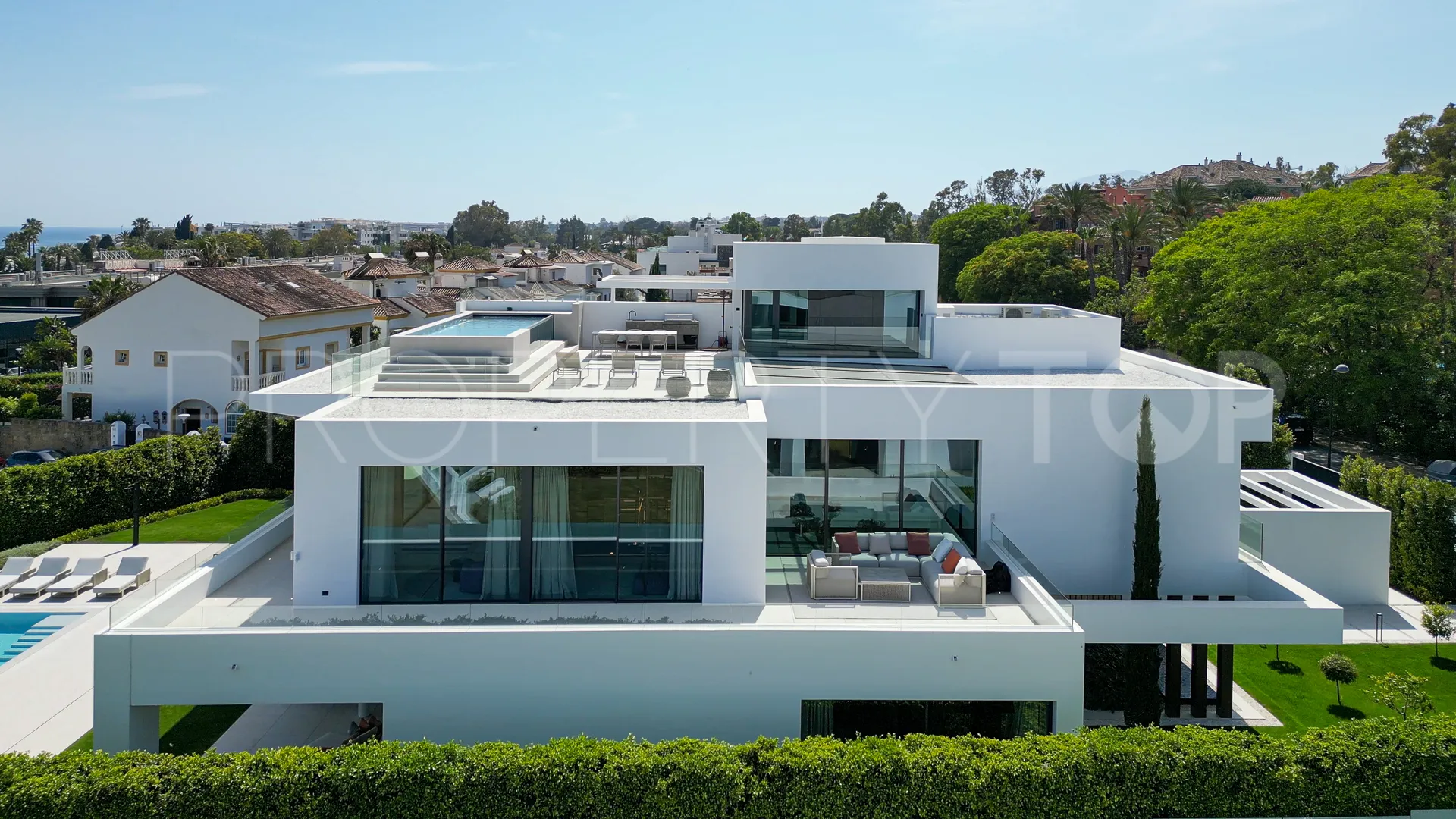 For sale Marbella Golden Mile villa with 5 bedrooms