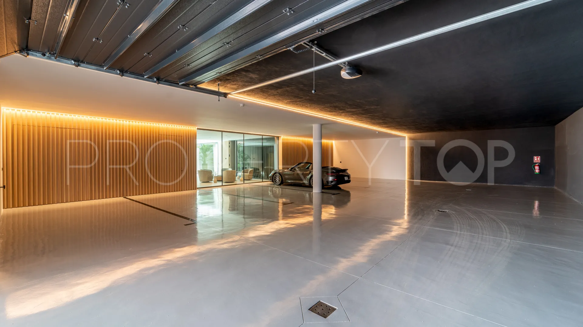 For sale Marbella Golden Mile villa with 5 bedrooms