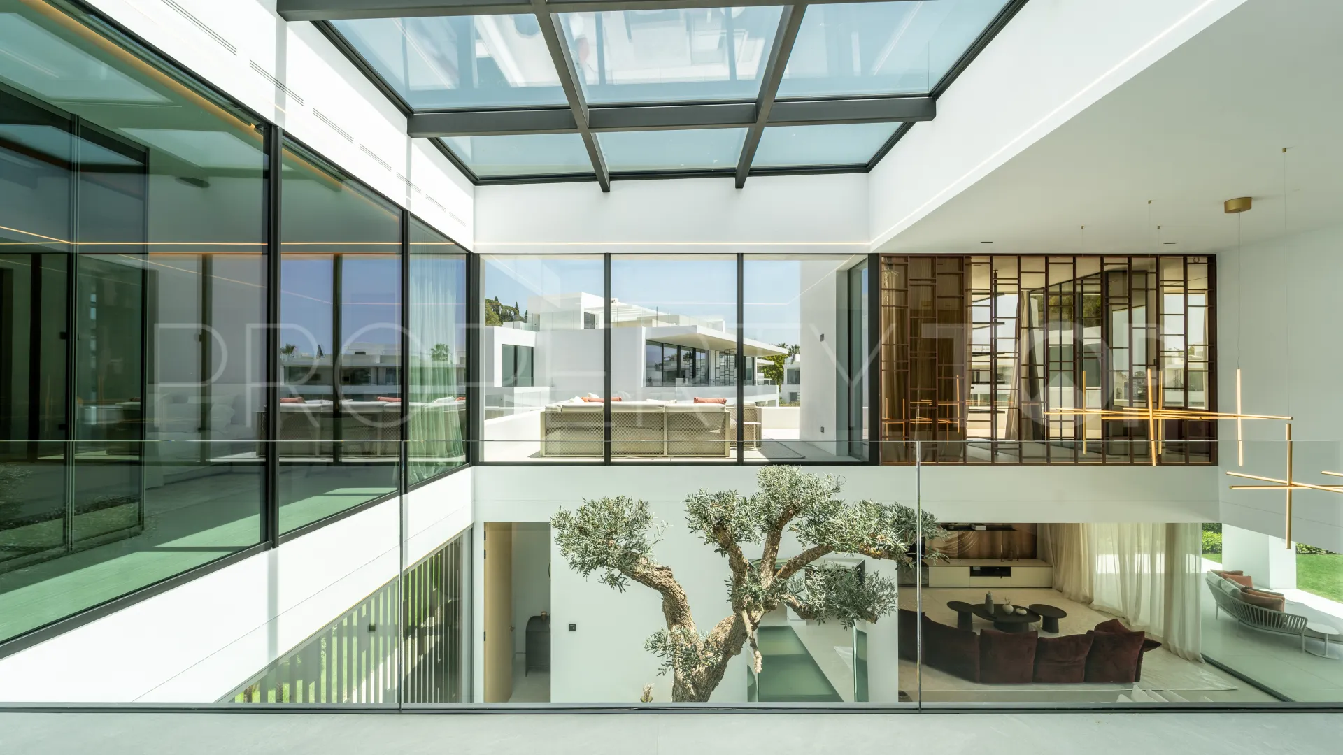 For sale Marbella Golden Mile villa with 5 bedrooms