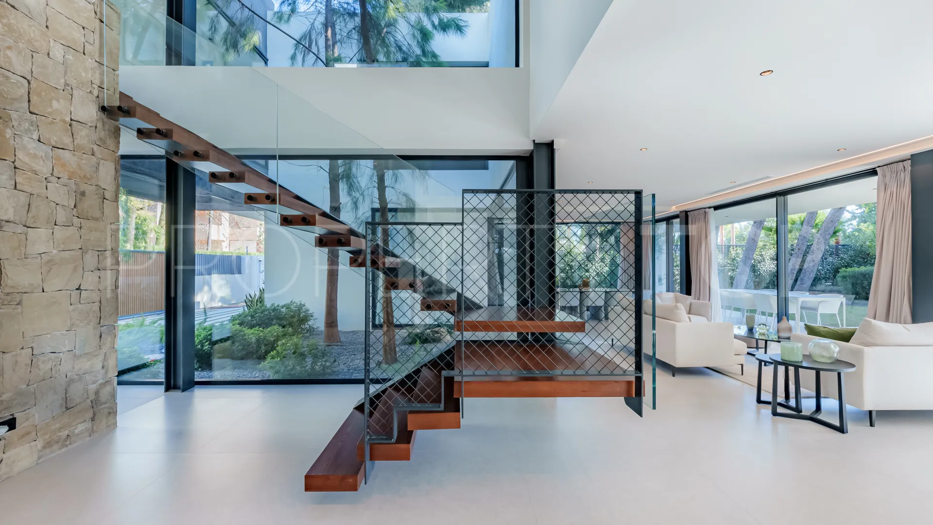 Villa en venta en Rocio de Nagüeles con 5 dormitorios