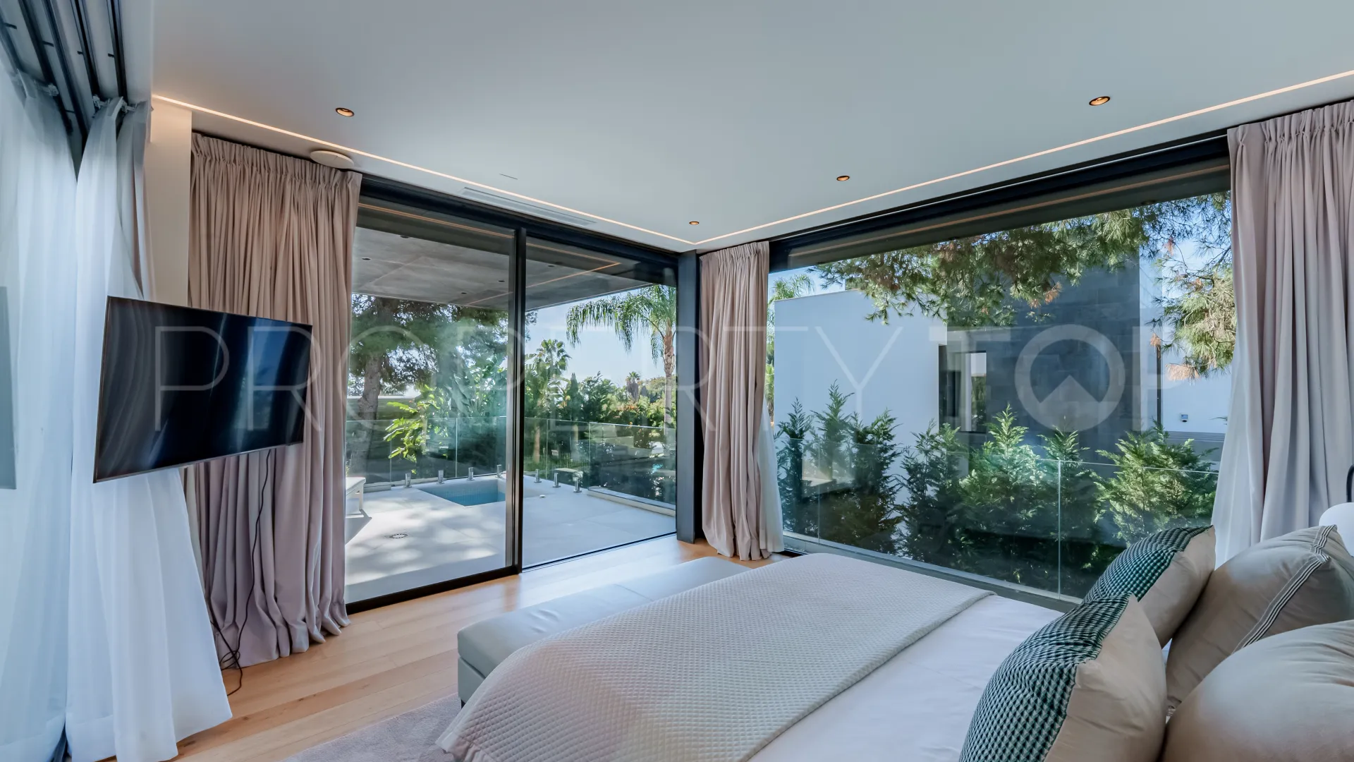 Villa en venta en Rocio de Nagüeles con 5 dormitorios