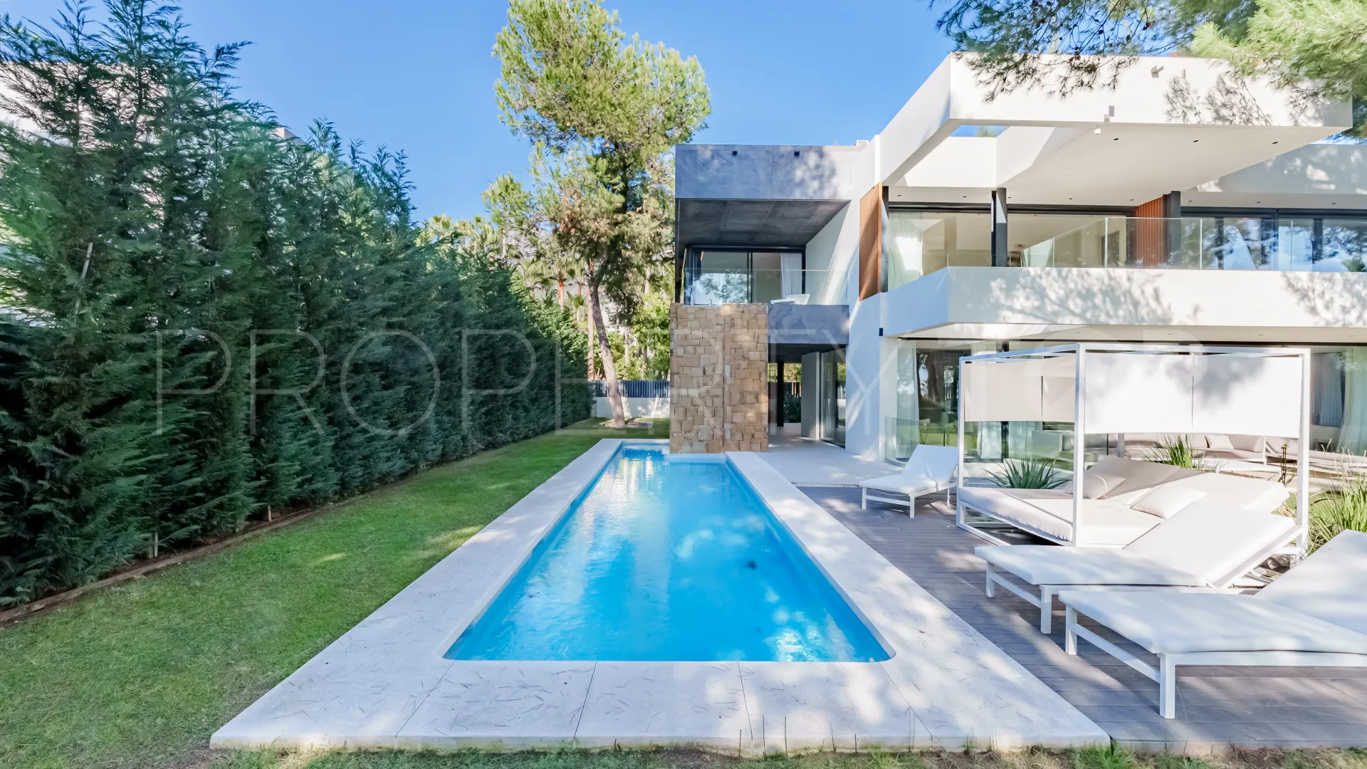 Villa en venta en Rocio de Nagüeles con 5 dormitorios