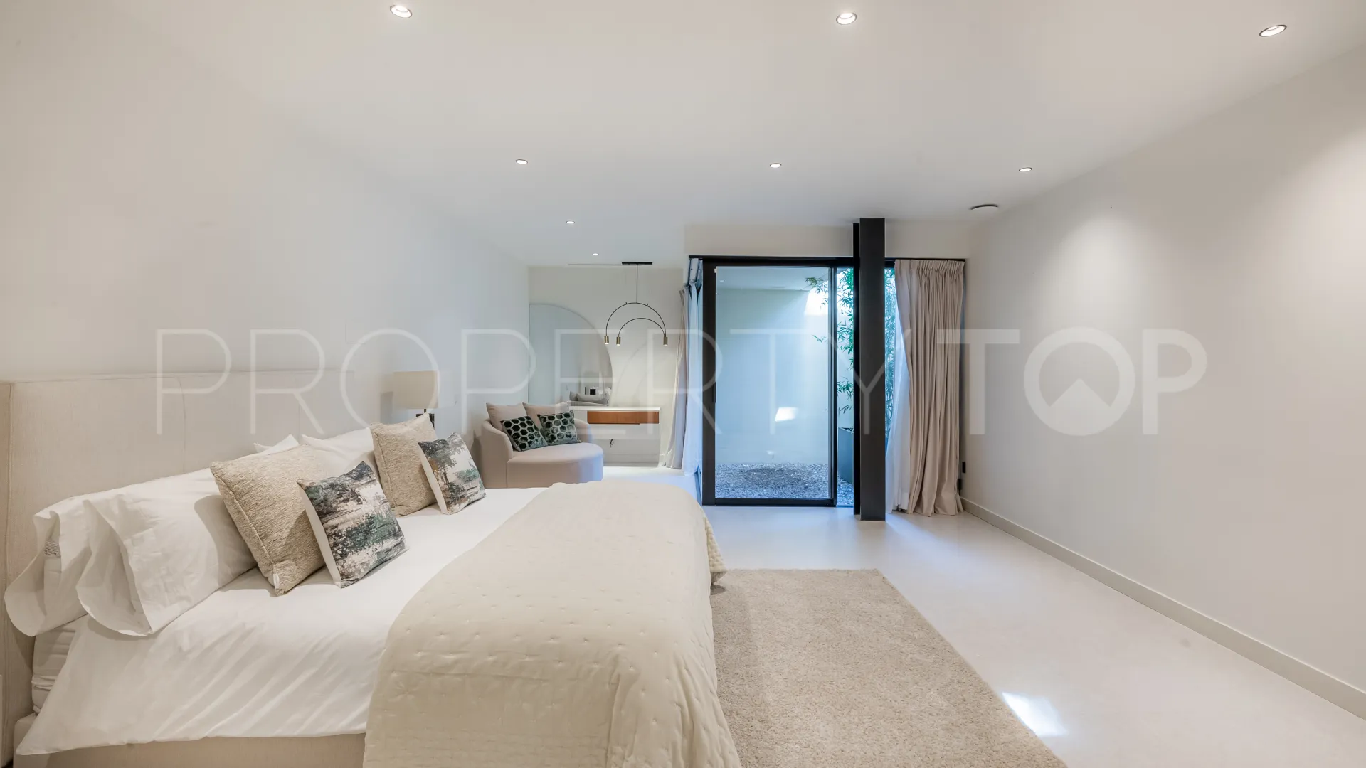 Villa en venta en Rocio de Nagüeles con 5 dormitorios