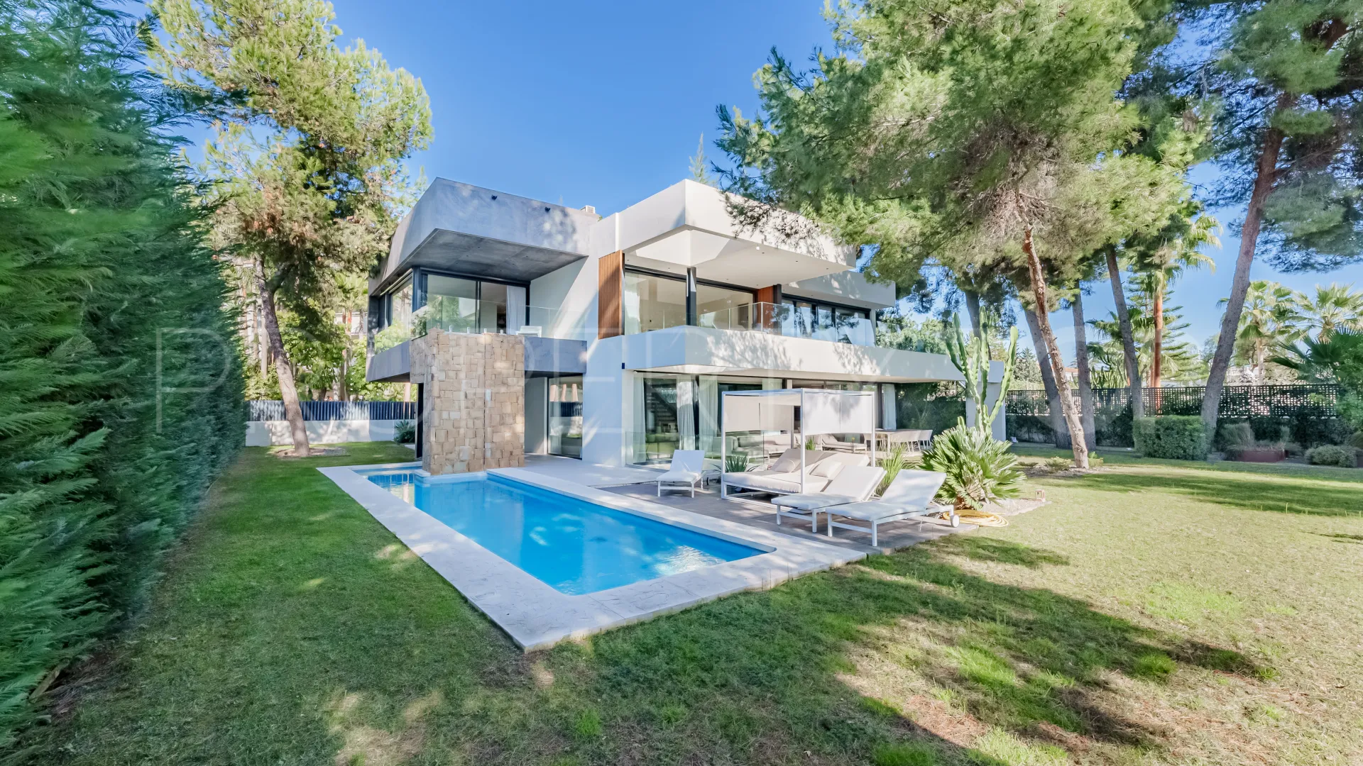 Villa en venta en Rocio de Nagüeles con 5 dormitorios