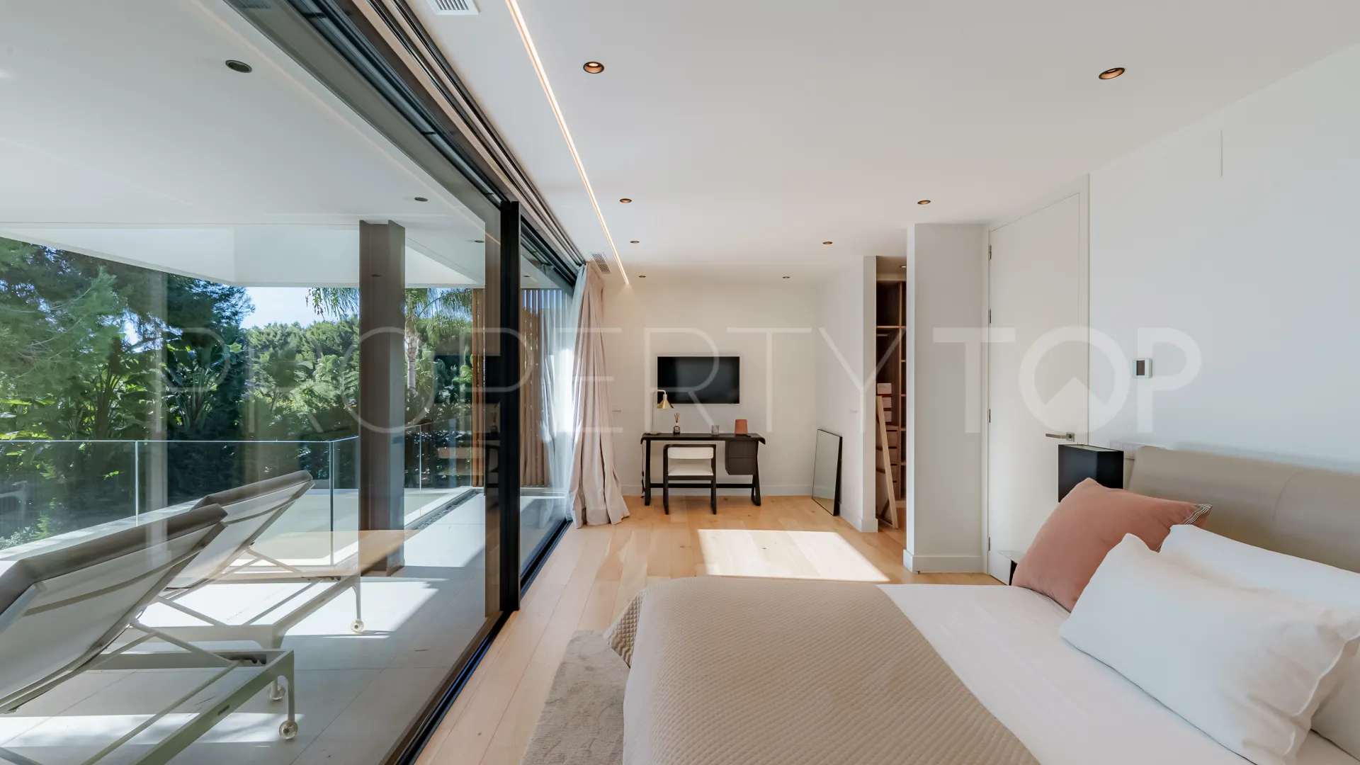 Villa en venta en Rocio de Nagüeles con 5 dormitorios