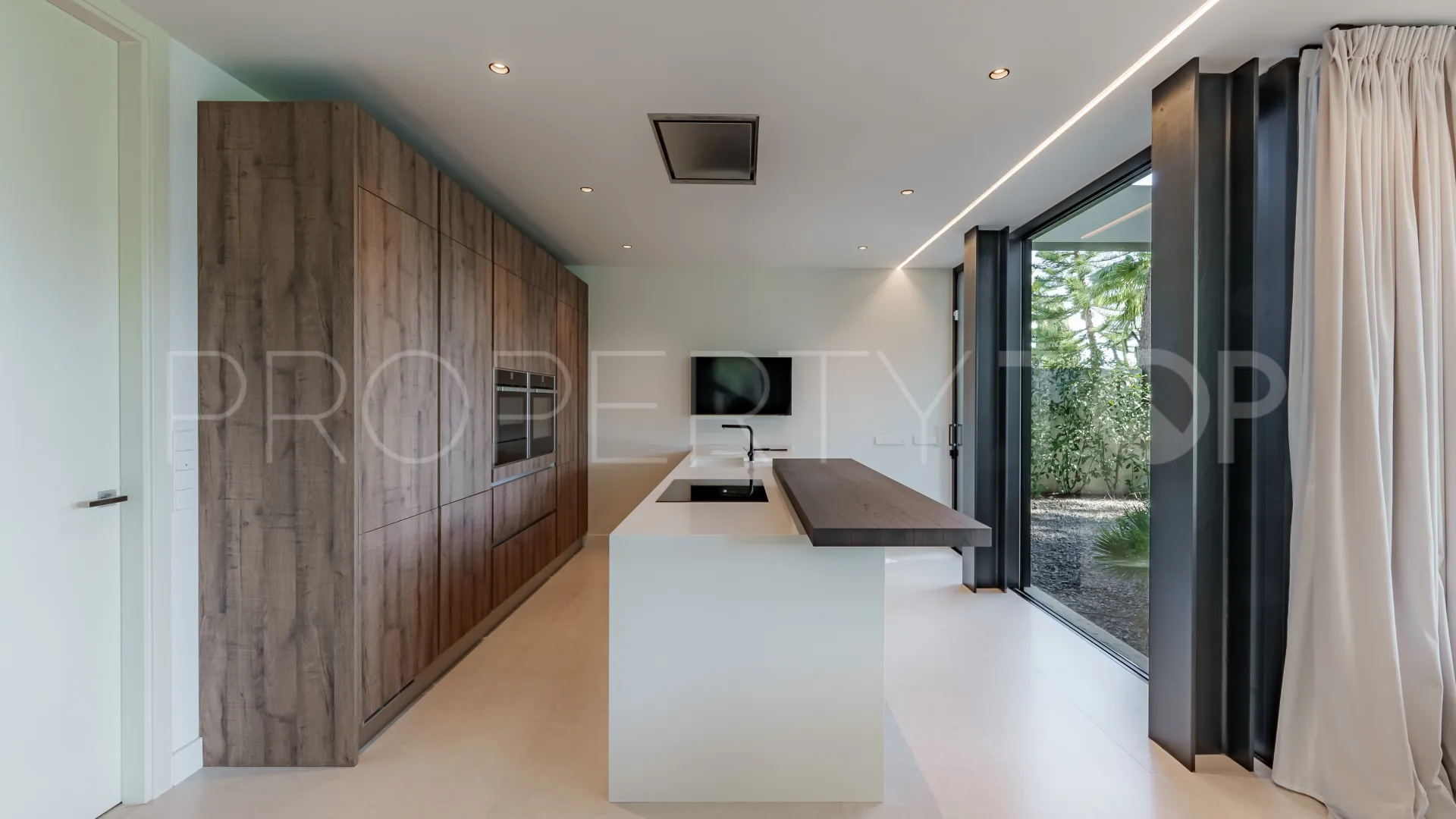 Villa en venta en Rocio de Nagüeles con 5 dormitorios