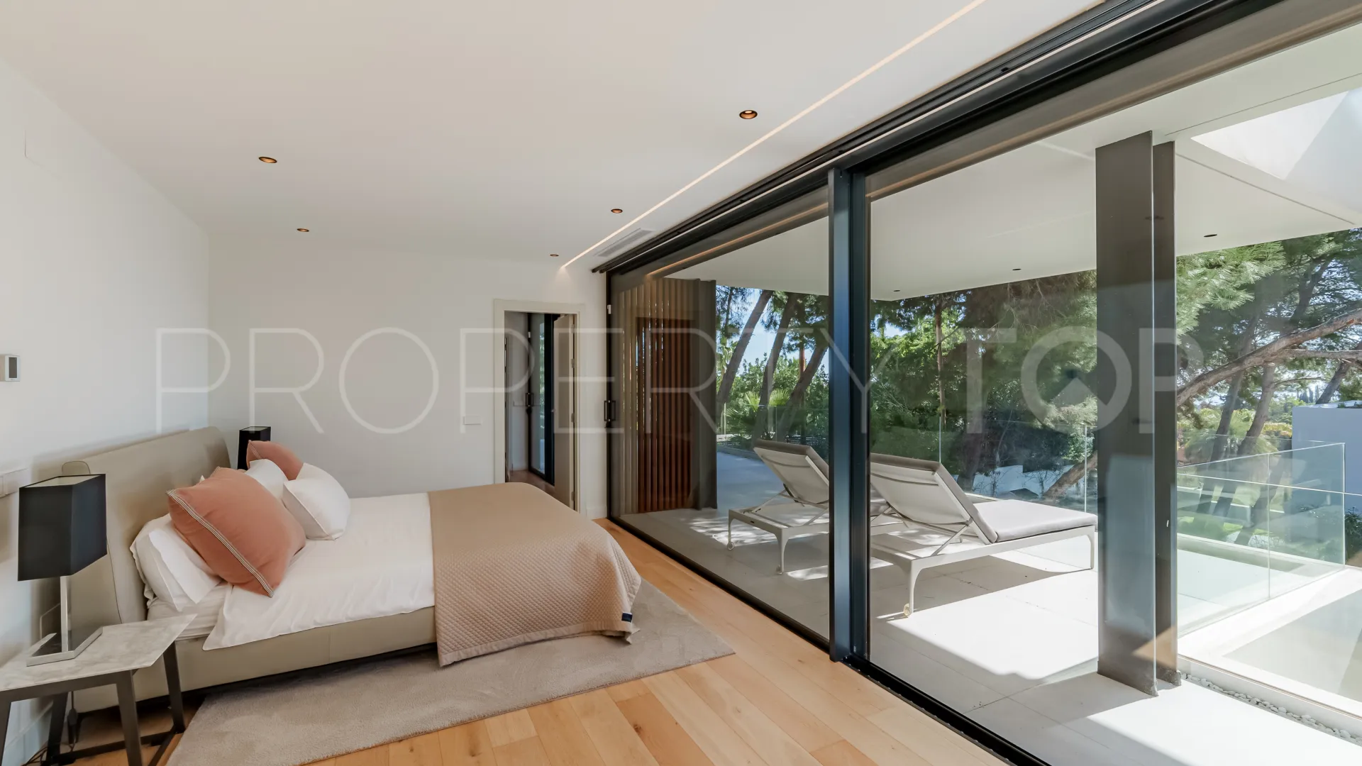 Villa en venta en Rocio de Nagüeles con 5 dormitorios