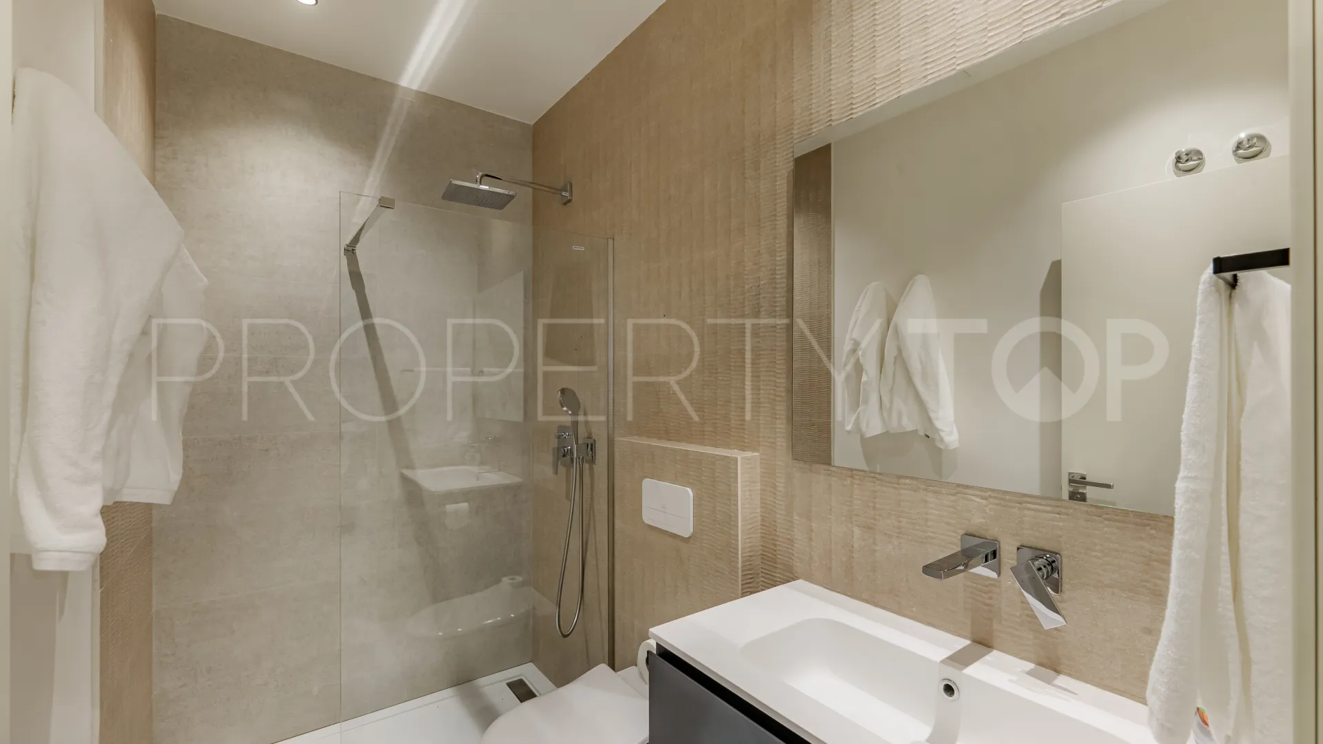 Villa en venta en Rocio de Nagüeles con 5 dormitorios