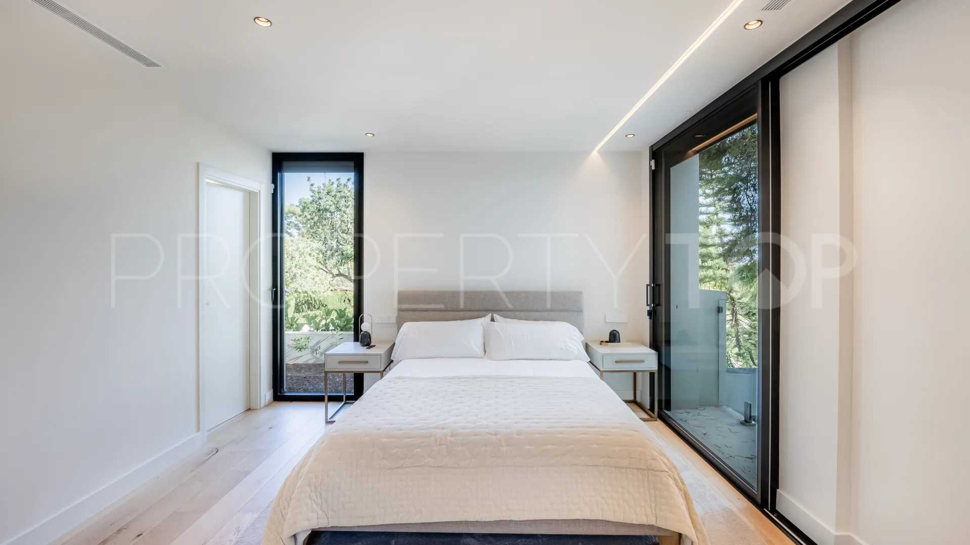 Villa en venta en Rocio de Nagüeles con 5 dormitorios