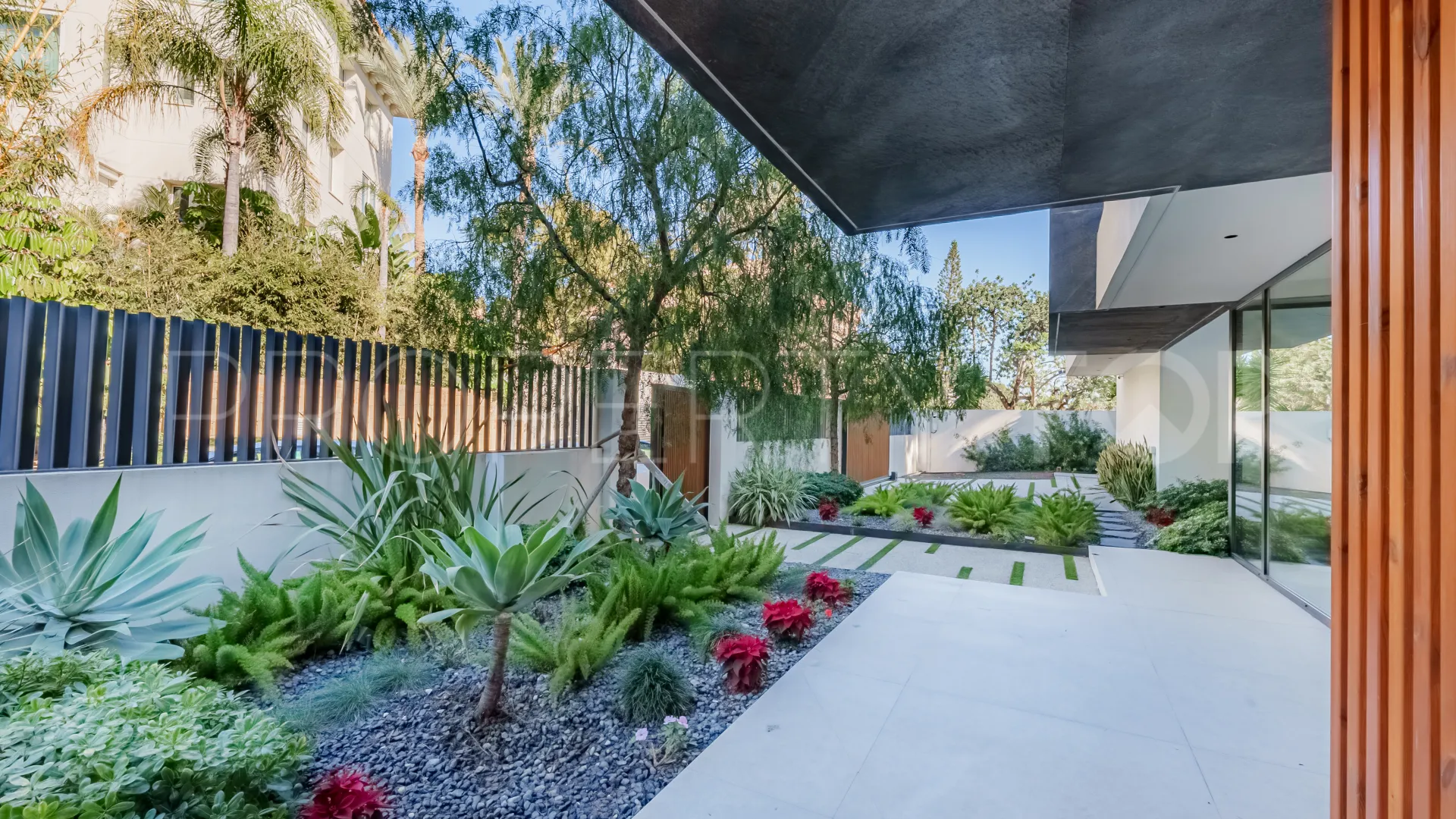 Villa en venta en Rocio de Nagüeles con 5 dormitorios
