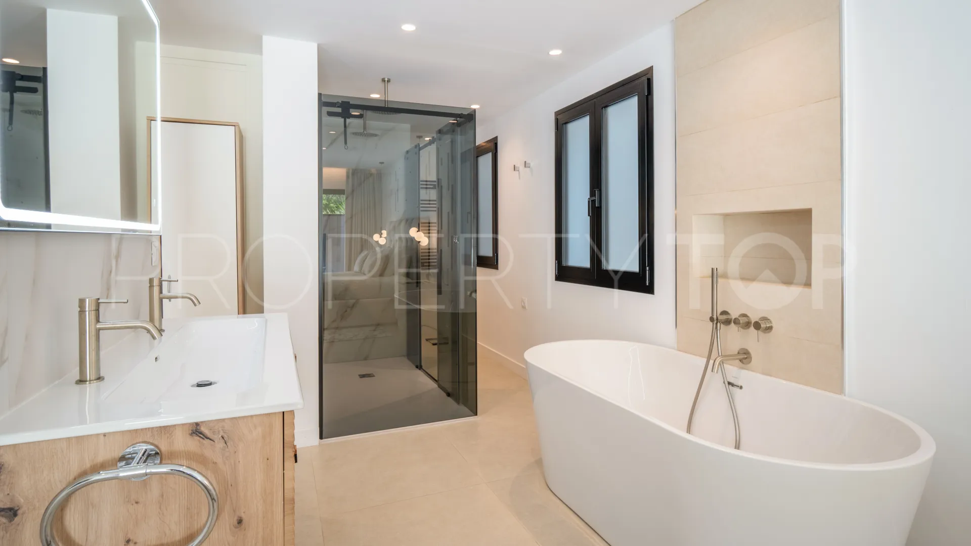 Apartamento a la venta con 3 dormitorios en Marbella Ciudad